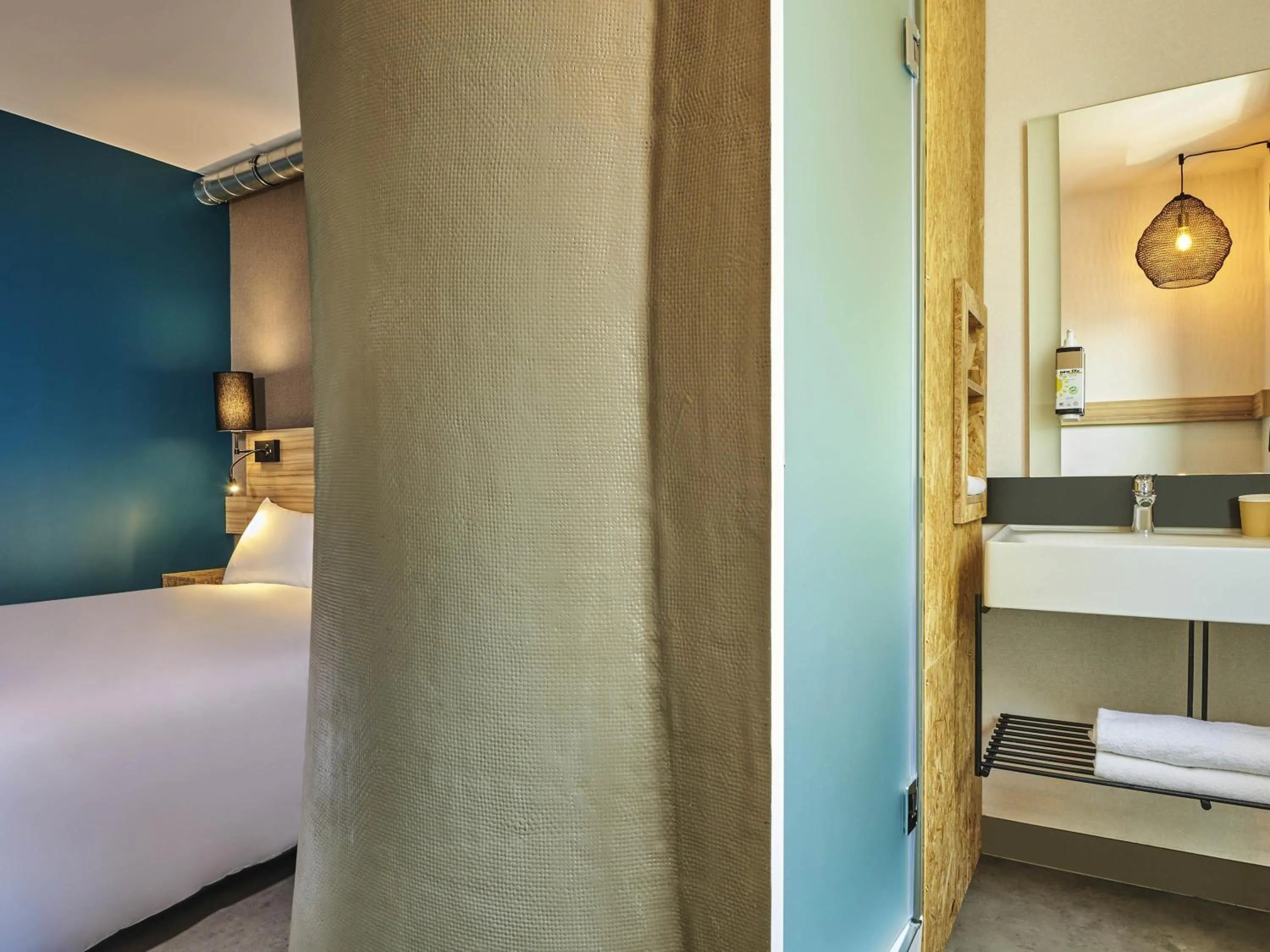 Bedroom, Bed in Greet Hotel Paris porte de la Chapelle - Aréna