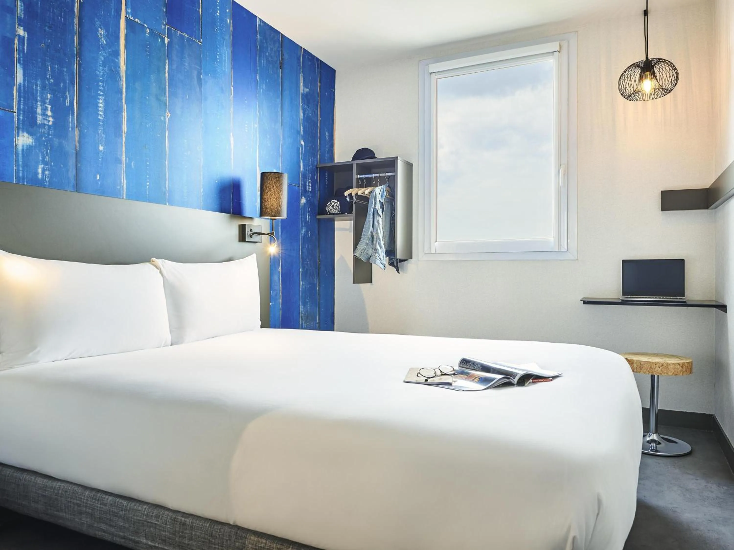 Property building, Bed in Greet Hotel Paris porte de la Chapelle - Aréna