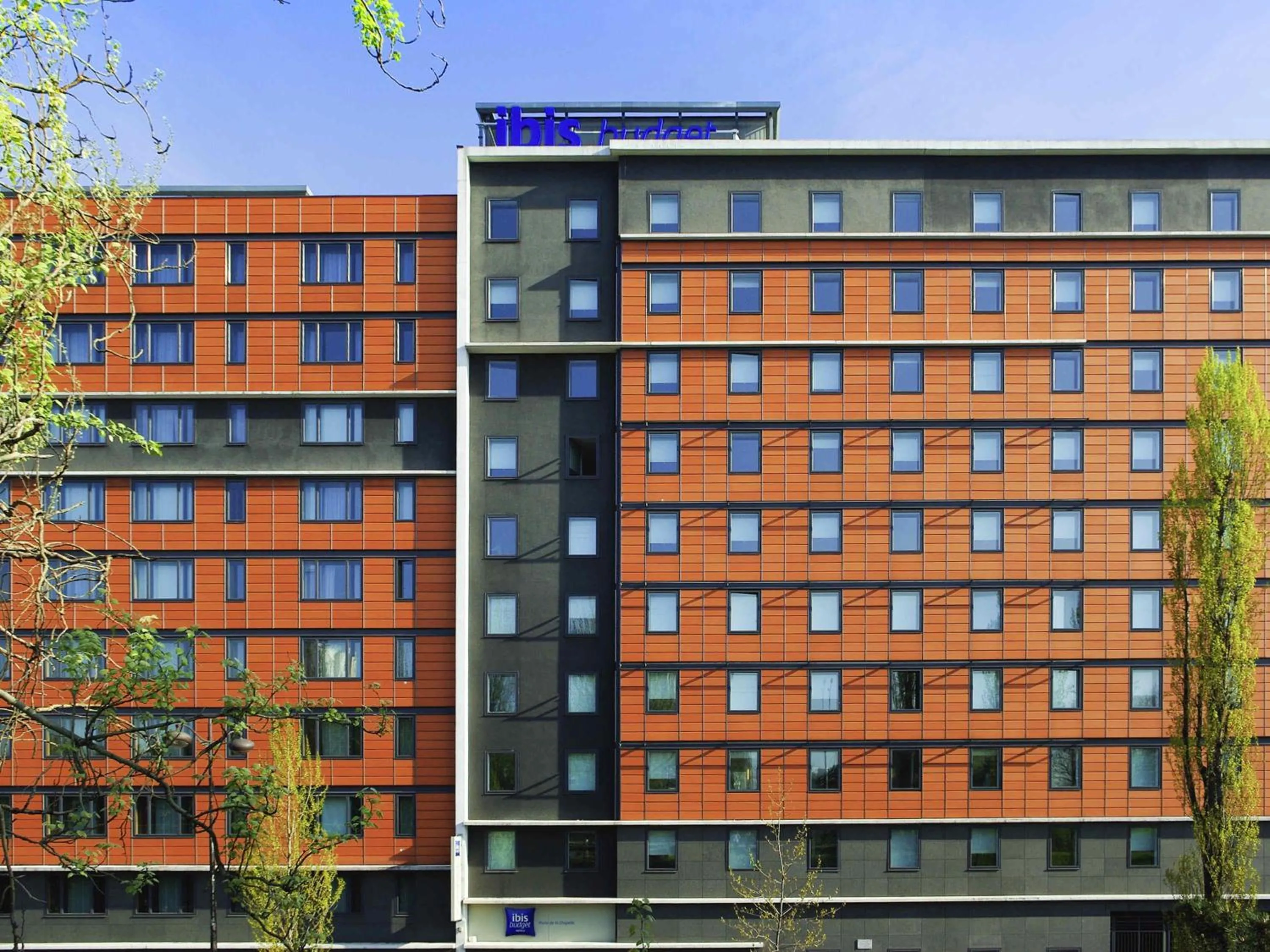 Property building in Greet Hotel Paris porte de la Chapelle - Aréna