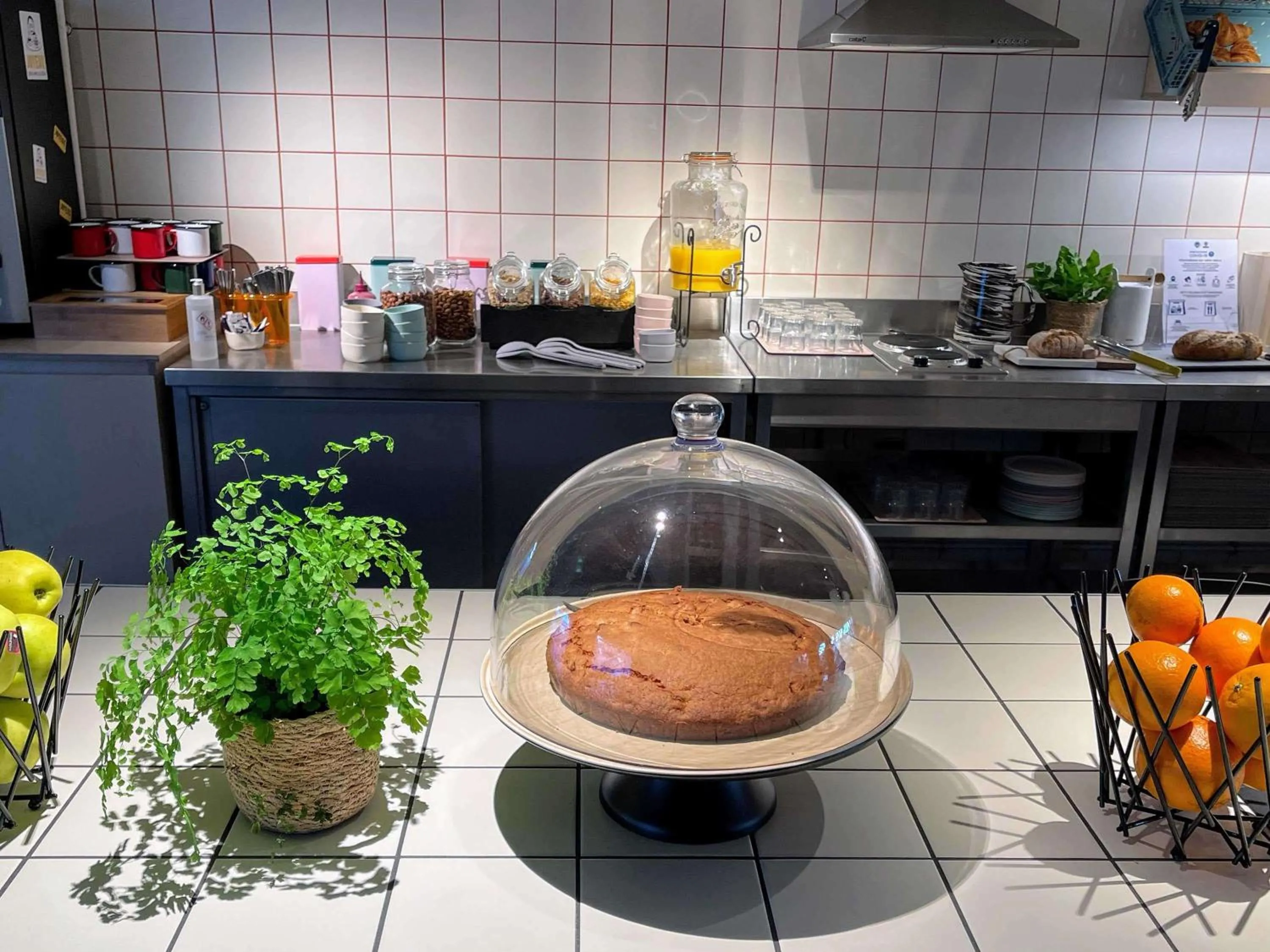 Restaurant/places to eat, Kitchen/Kitchenette in greet hotel Paris Nord 18è