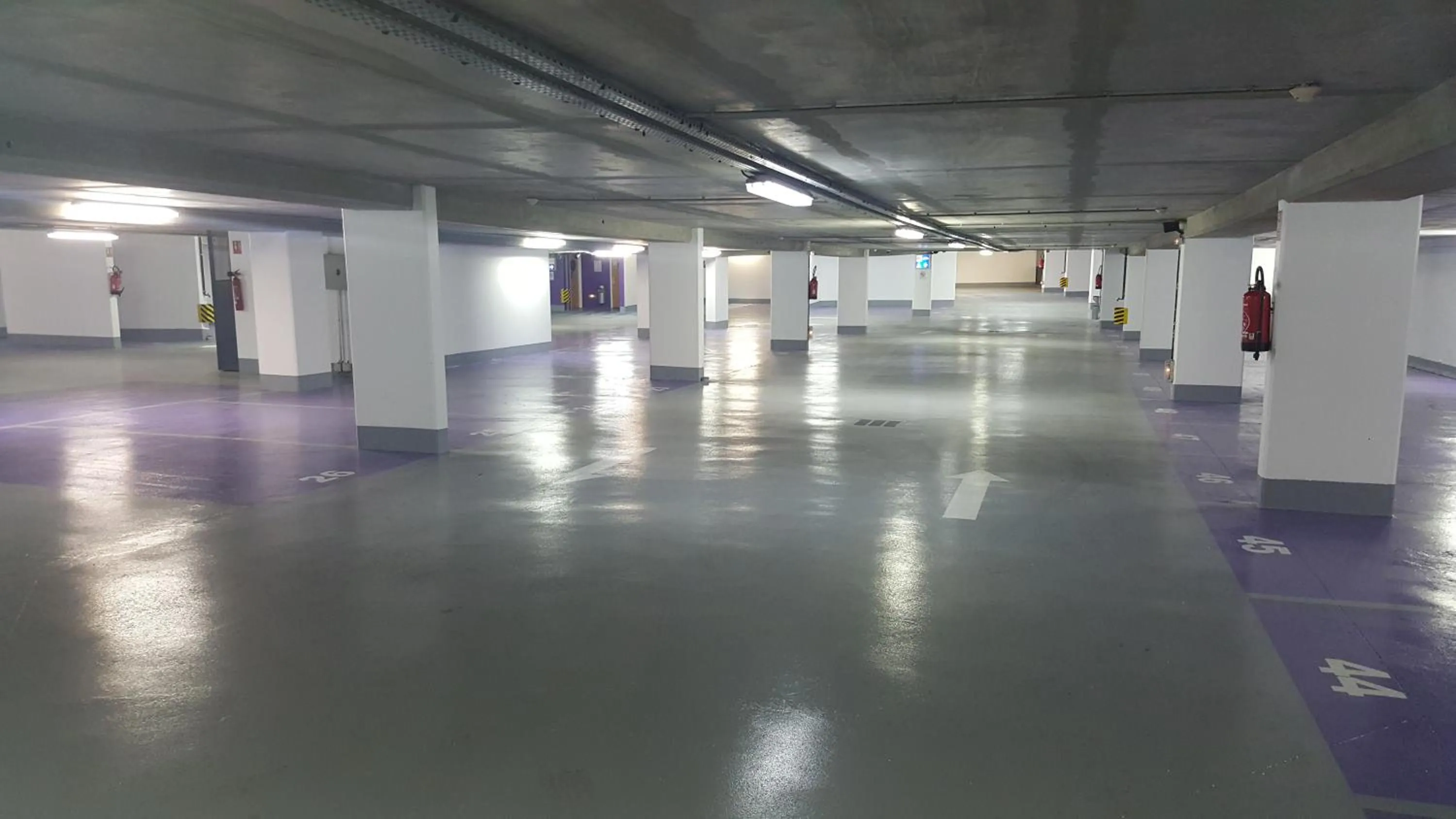 Parking in greet hotel Paris Nord 18è