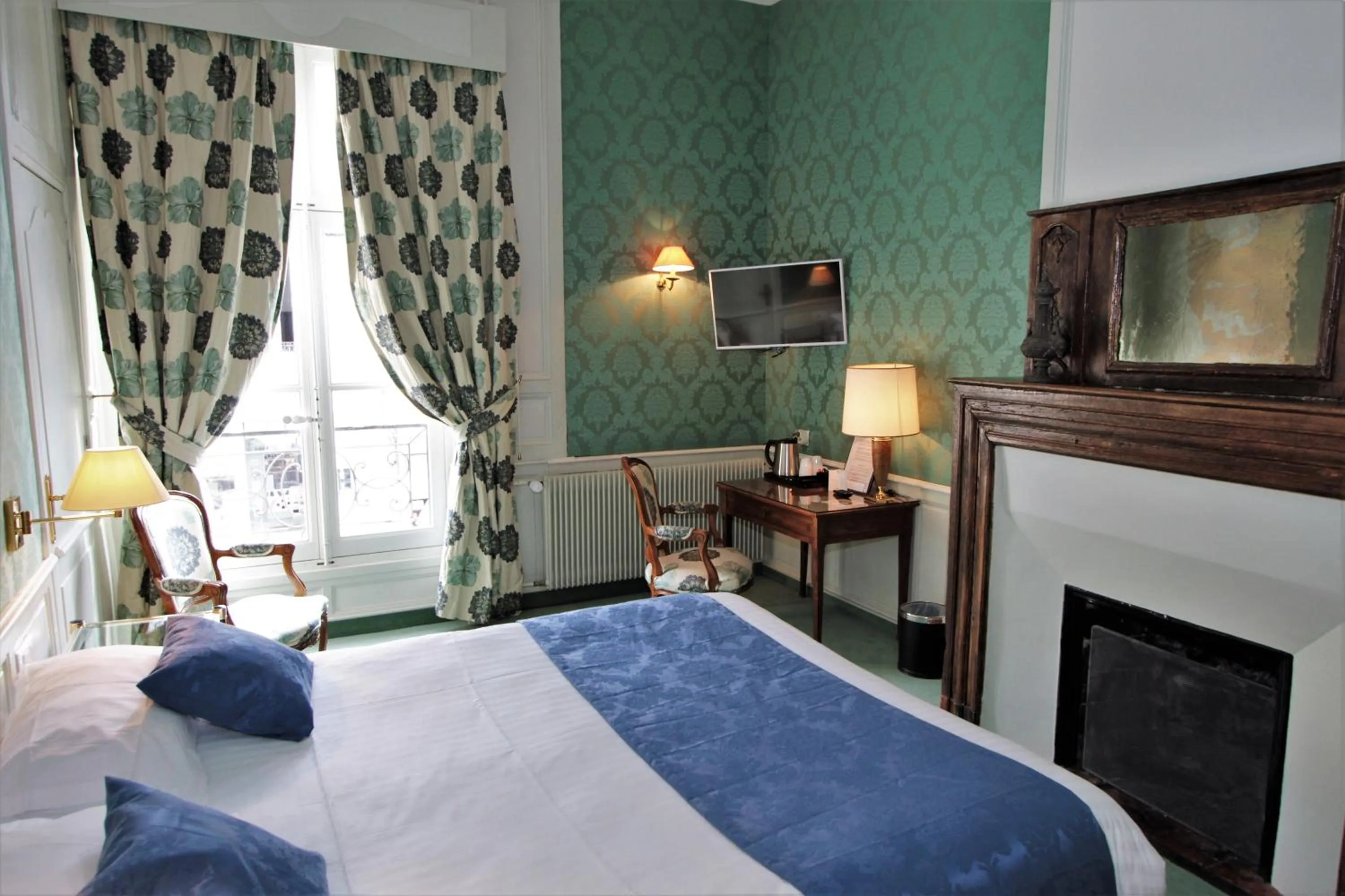 Bed in Hôtel Le Régent