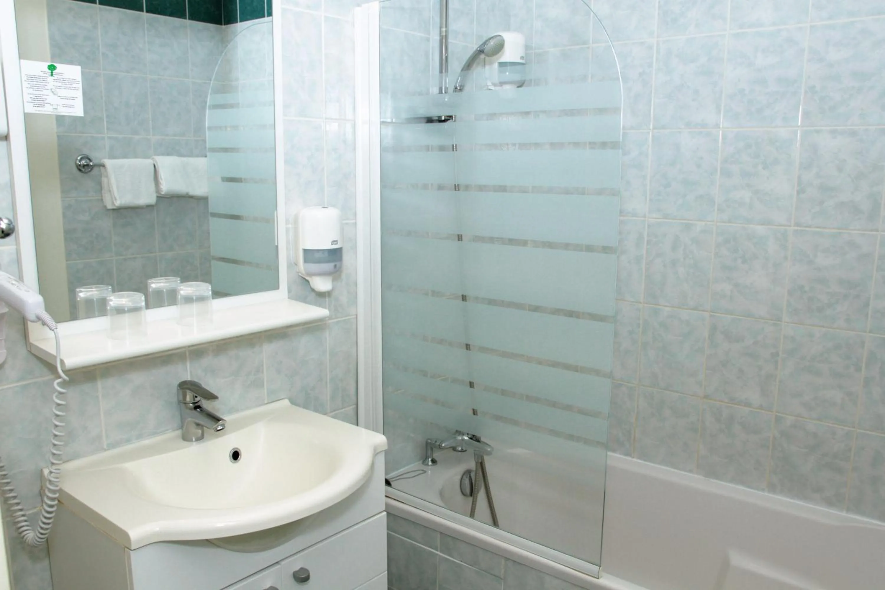 Bathroom in Hôtel Le Régent