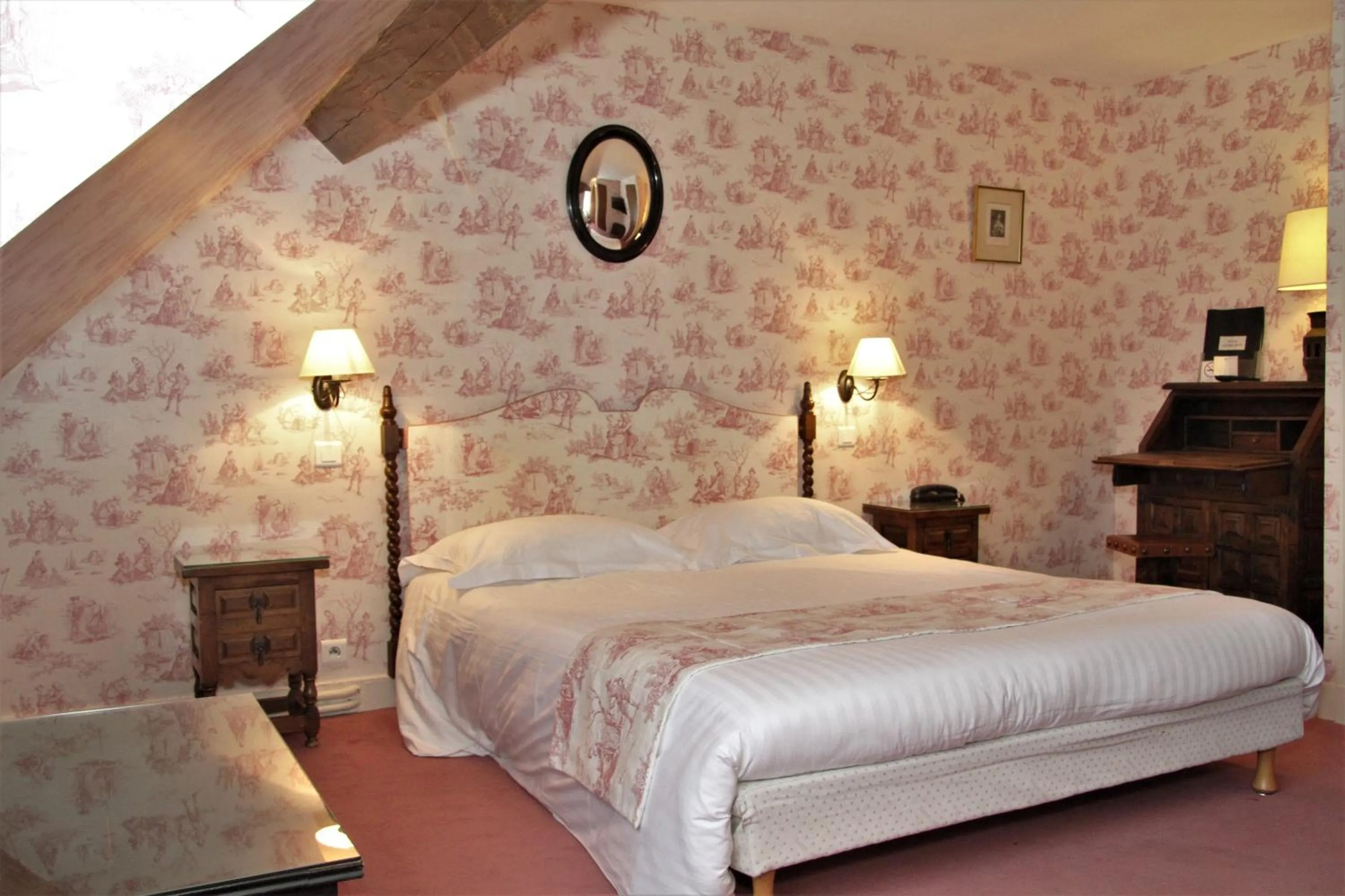 Bed in Hôtel Le Régent