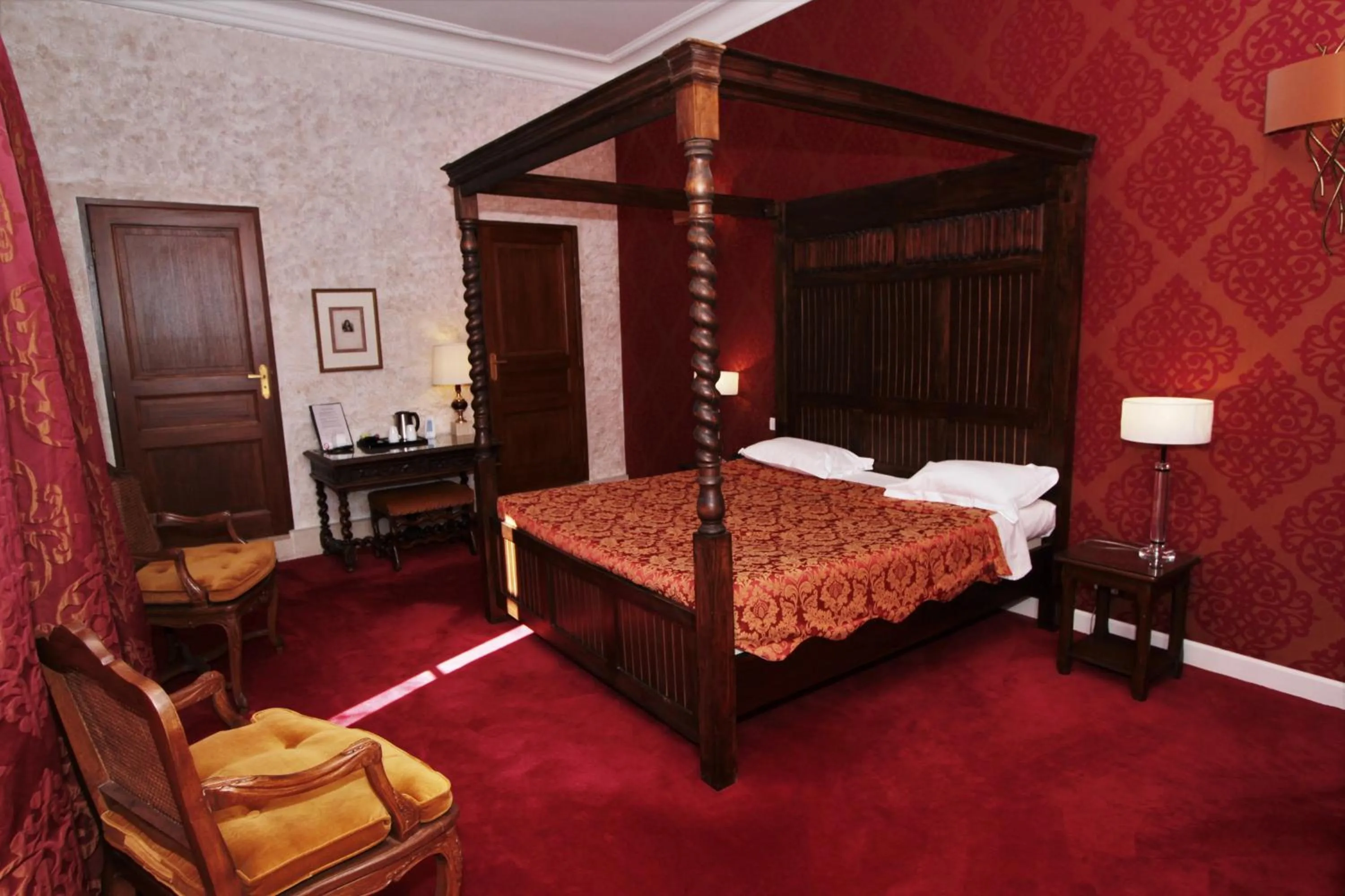 Bed in Hôtel Le Régent