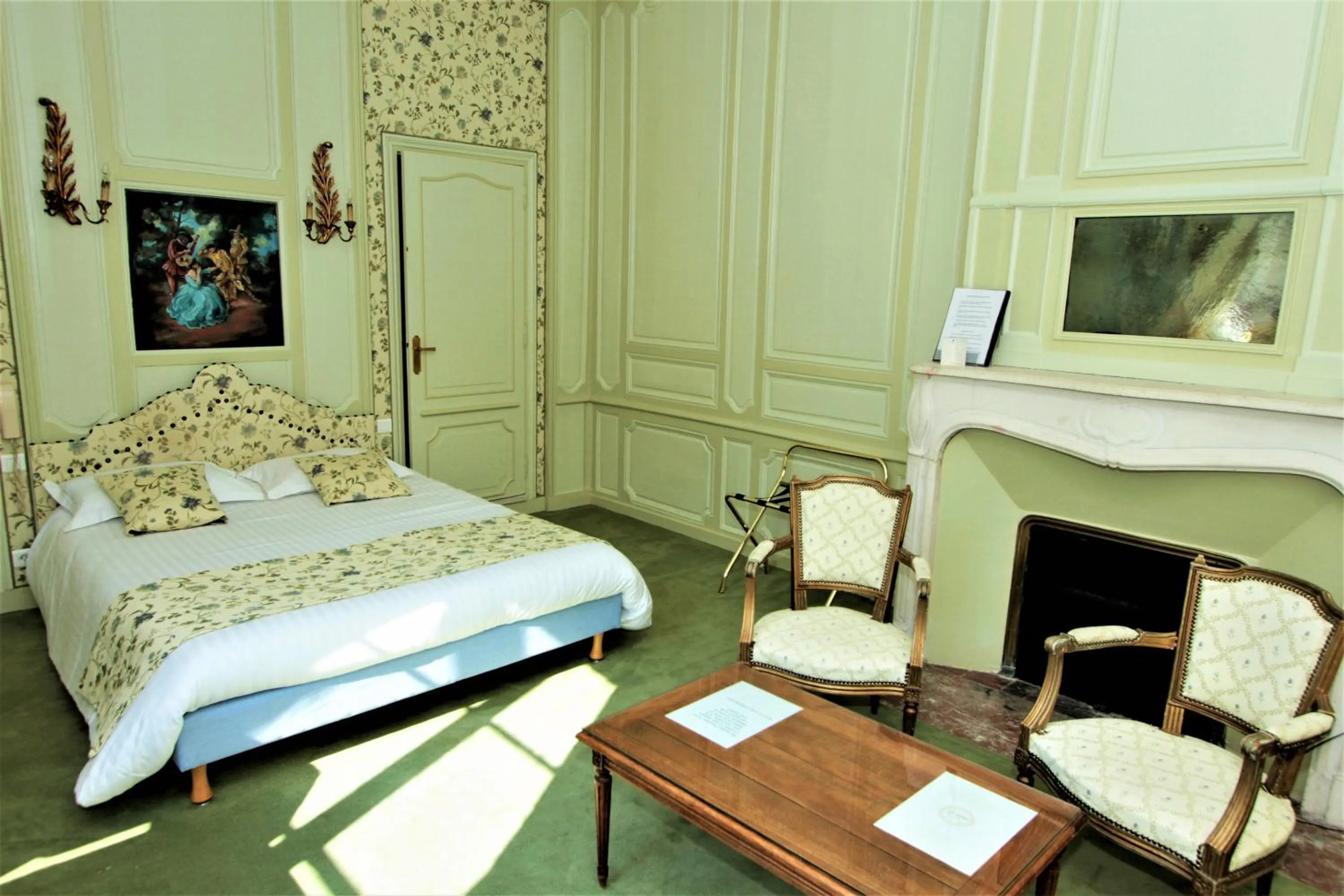 Bed in Hôtel Le Régent