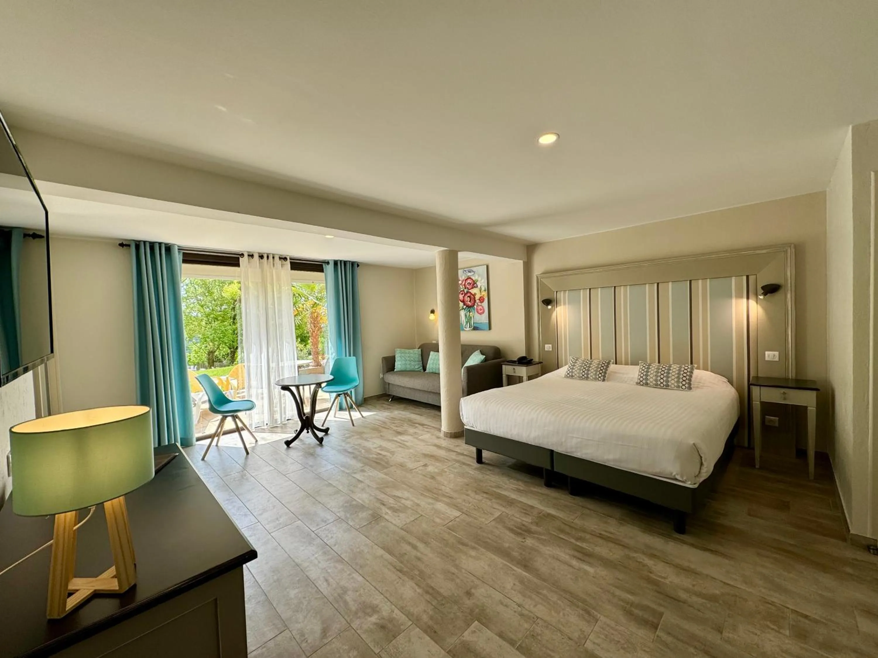 Bedroom, Bed in Hotel Restaurant Laborderie