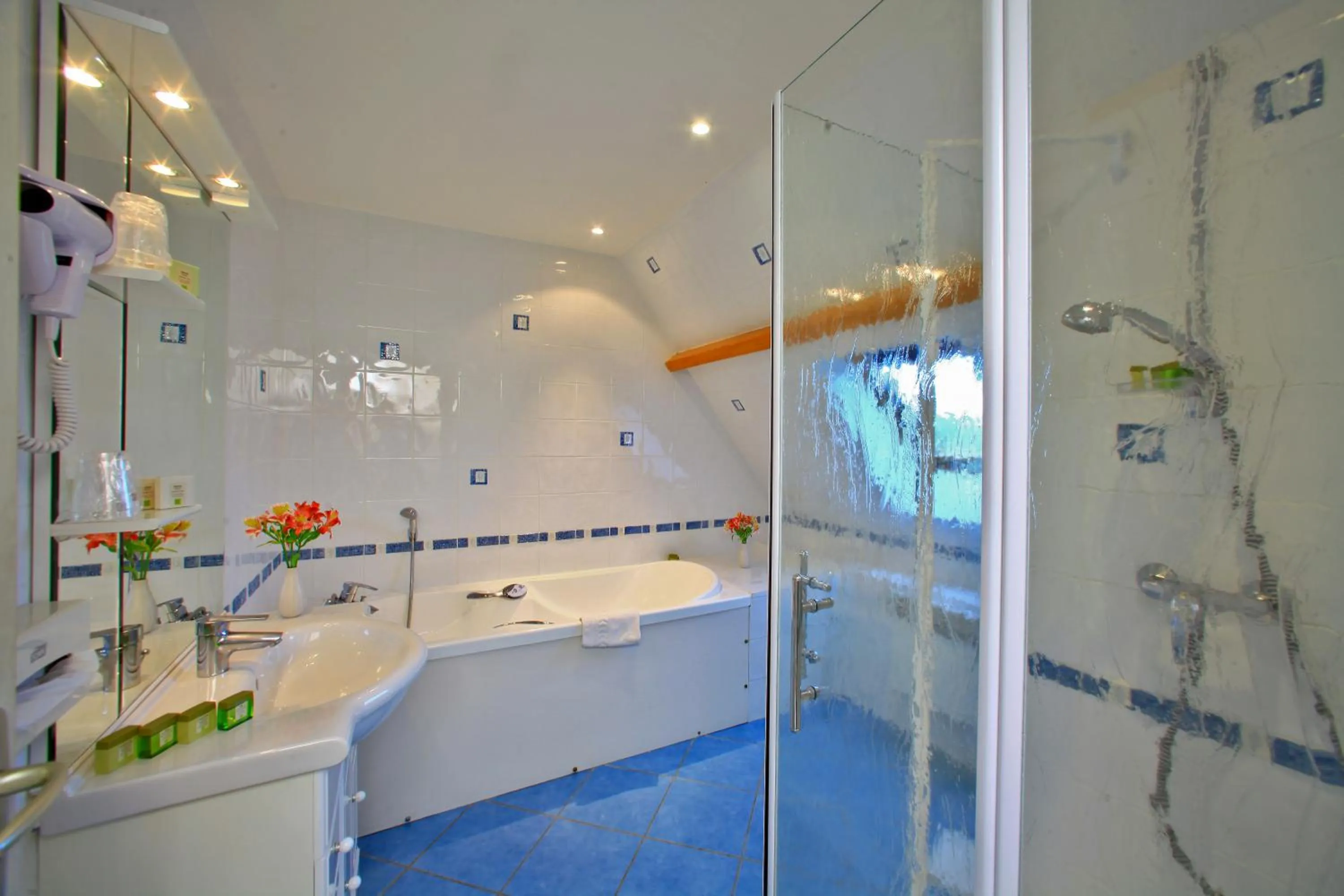 Bathroom in Hotel Restaurant Laborderie