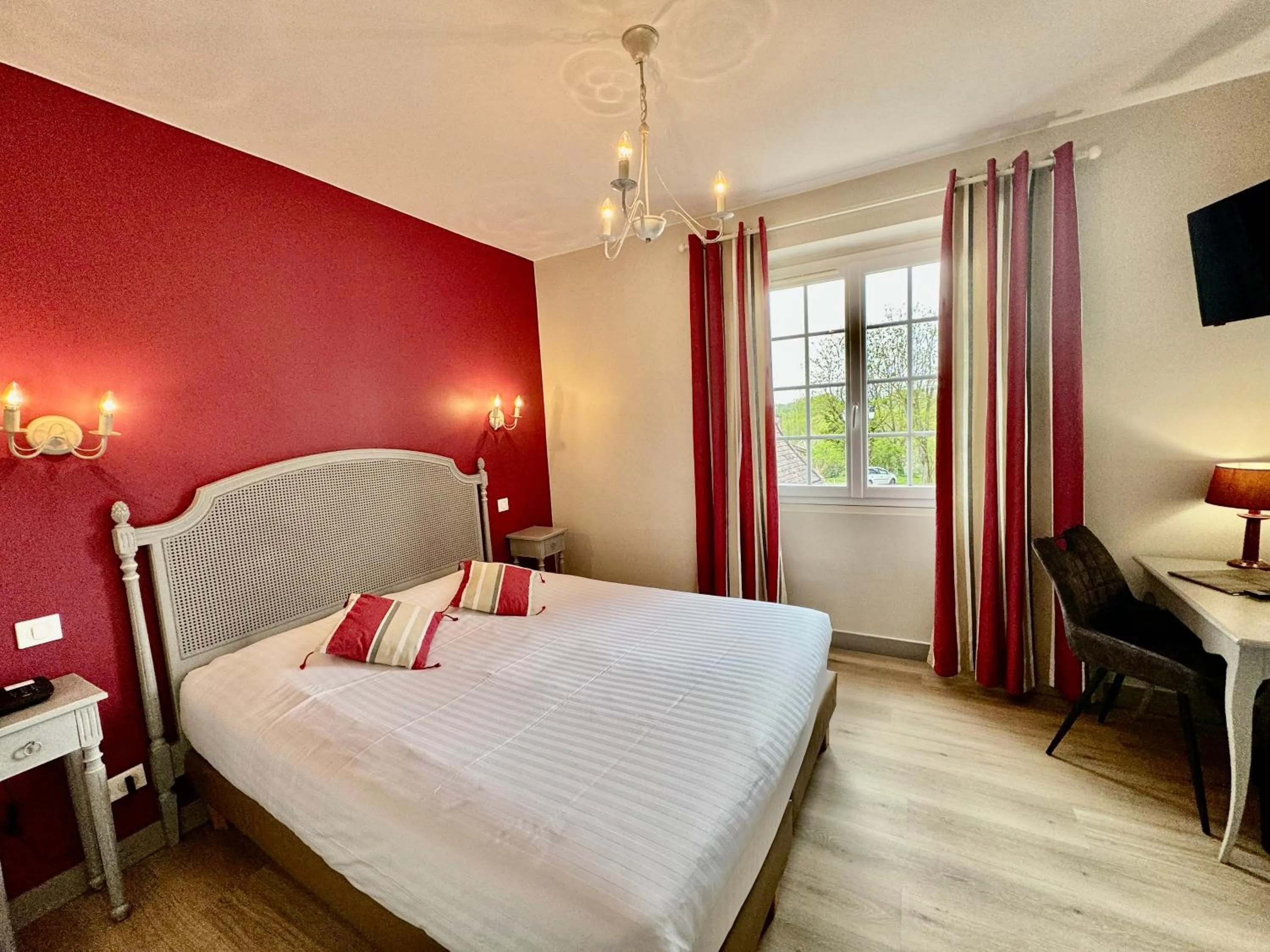 Property building, Bed in Hotel Restaurant Laborderie