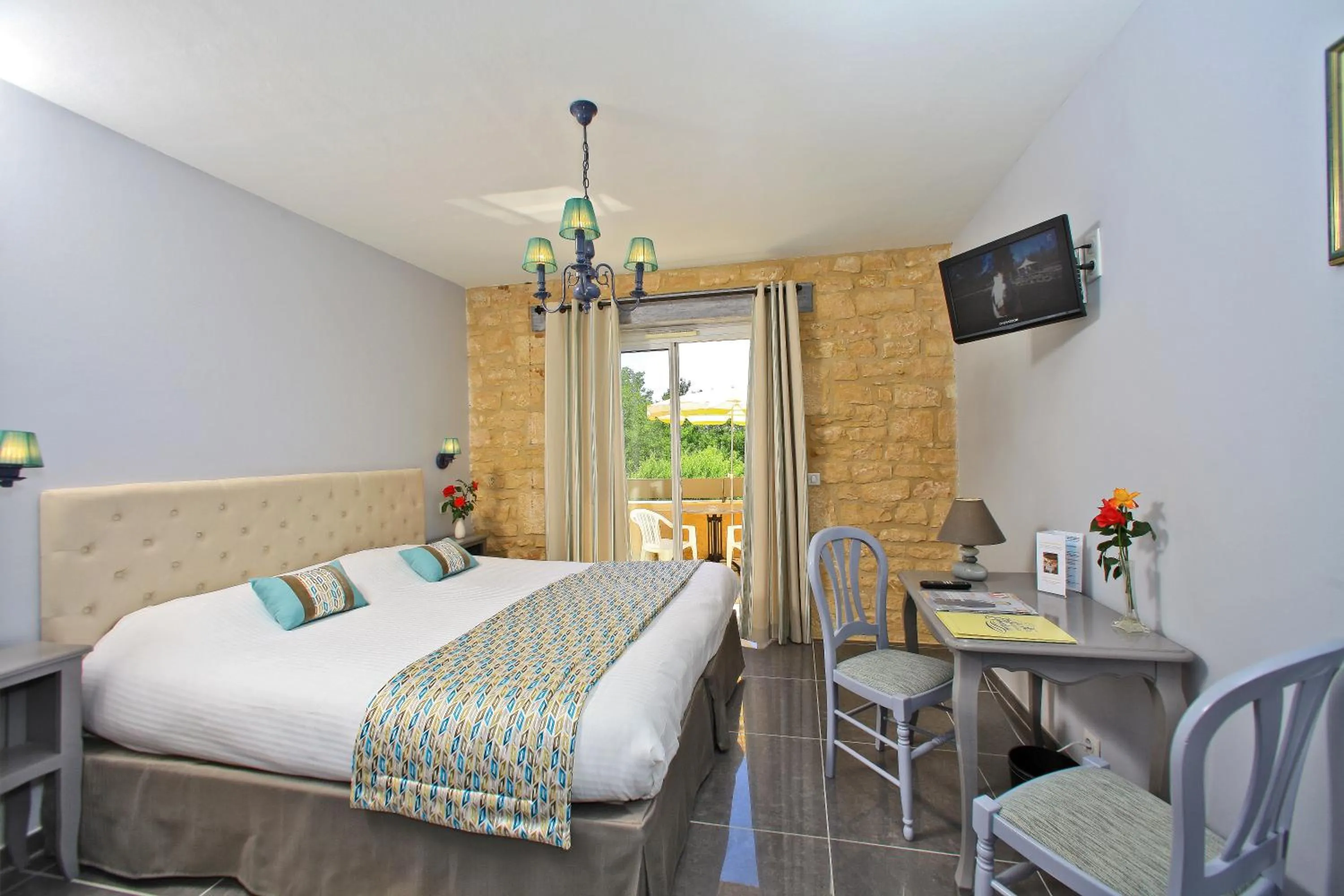 Bedroom, Bed in Hotel Restaurant Laborderie