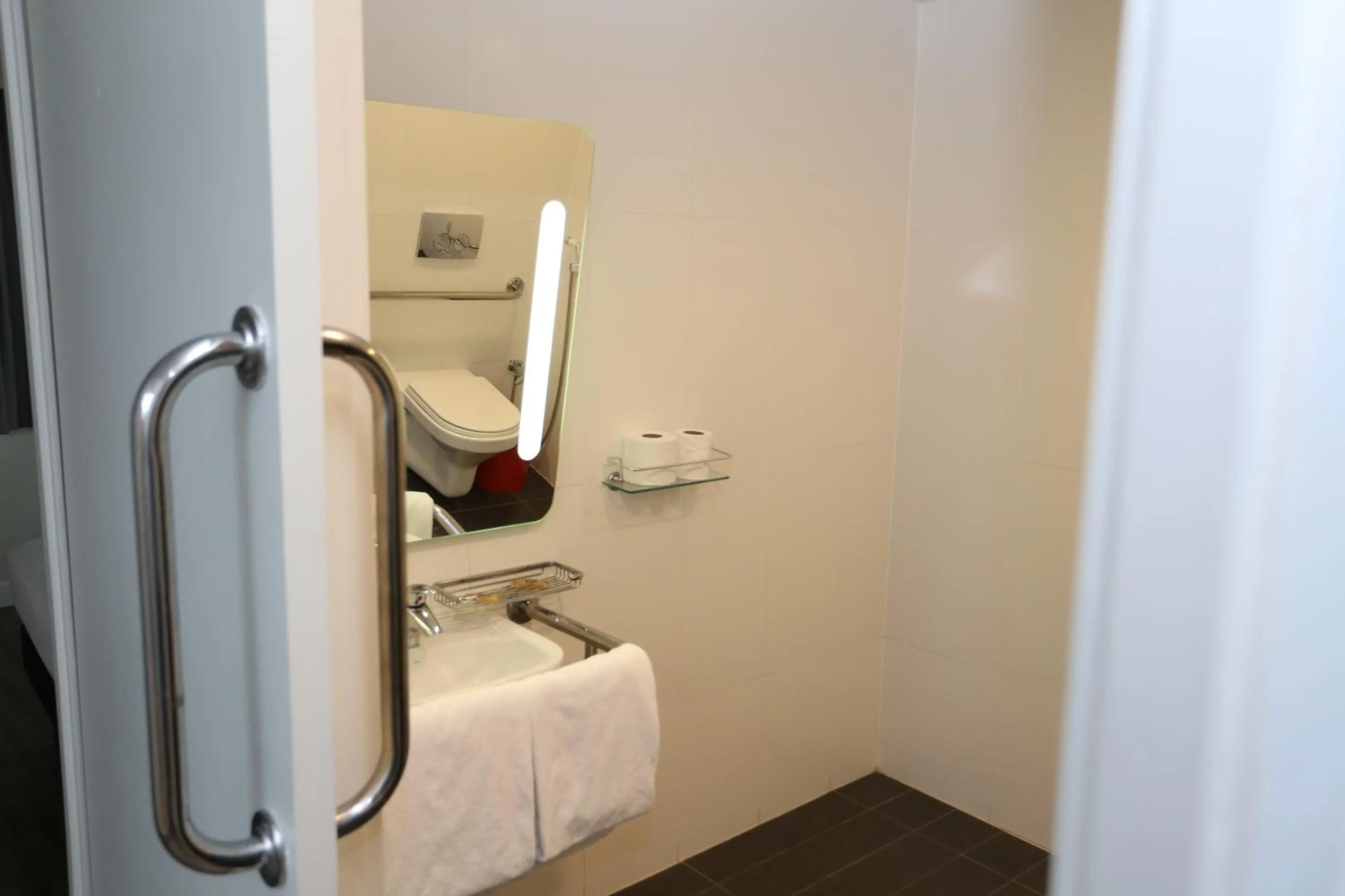 Bathroom in ibis Copacabana Posto 5