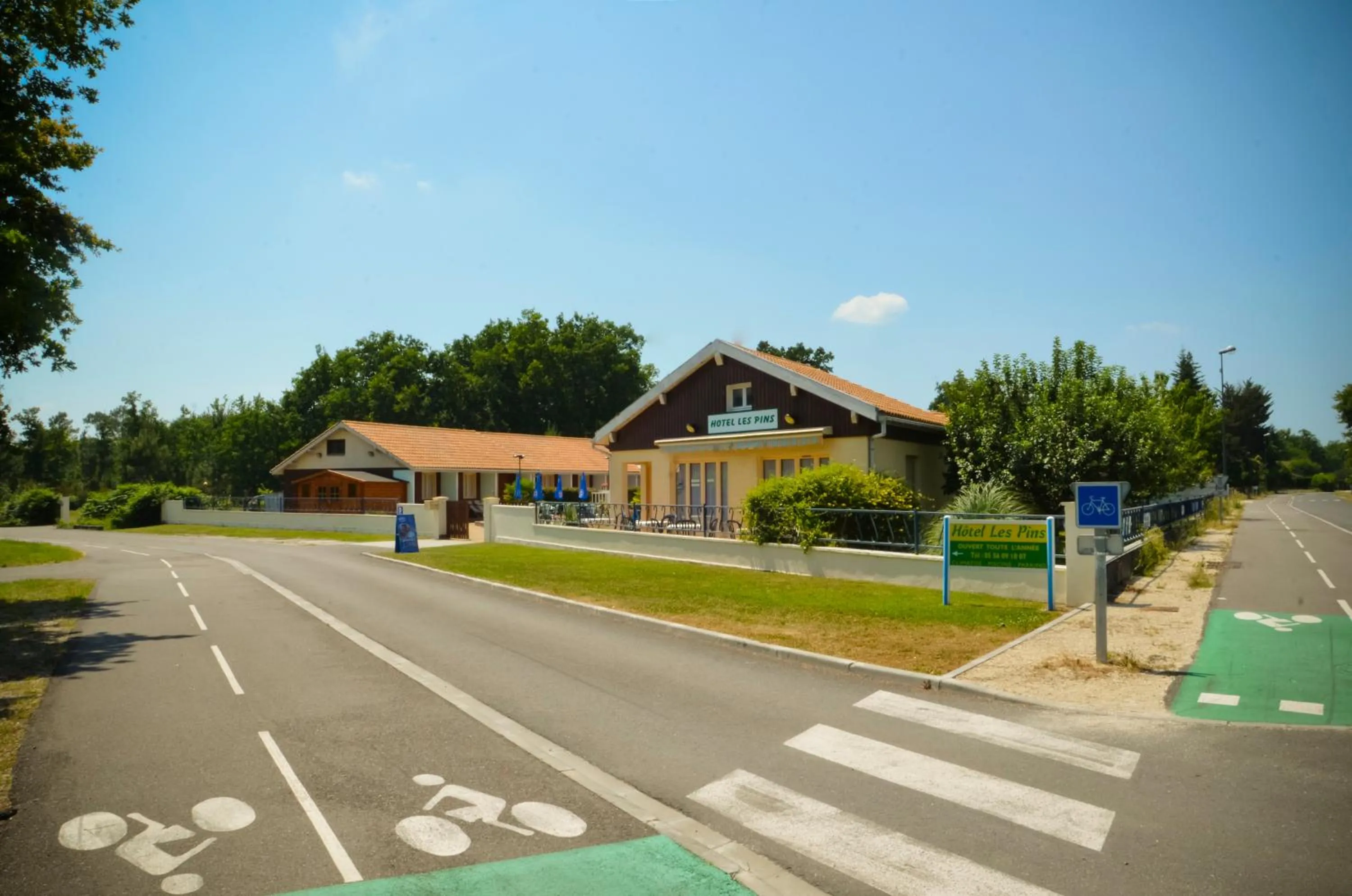 Property building in Hotel Les Pins