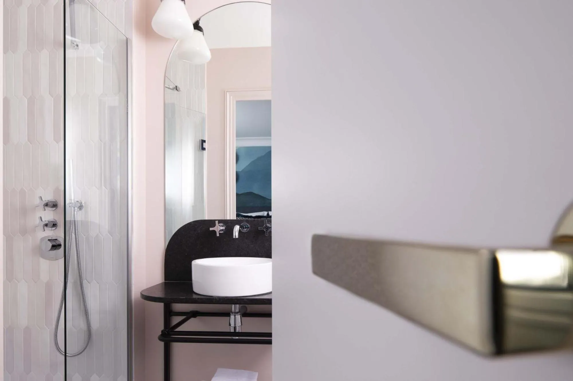 Bathroom, Bed in Hôtel Gramont