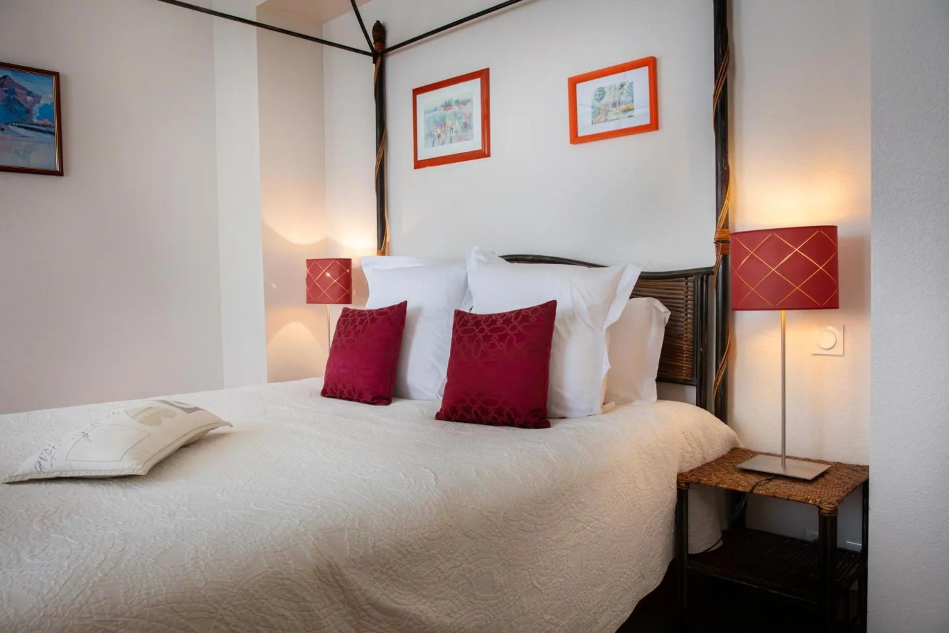 Bed in L'Aubinière Hôtel Restaurant & Spa