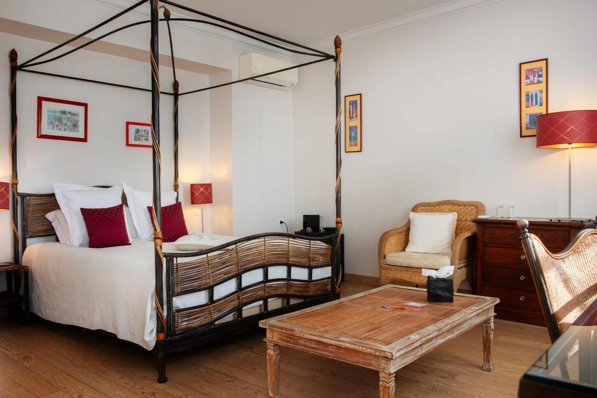 Bed in L'Aubinière Hôtel Restaurant & Spa