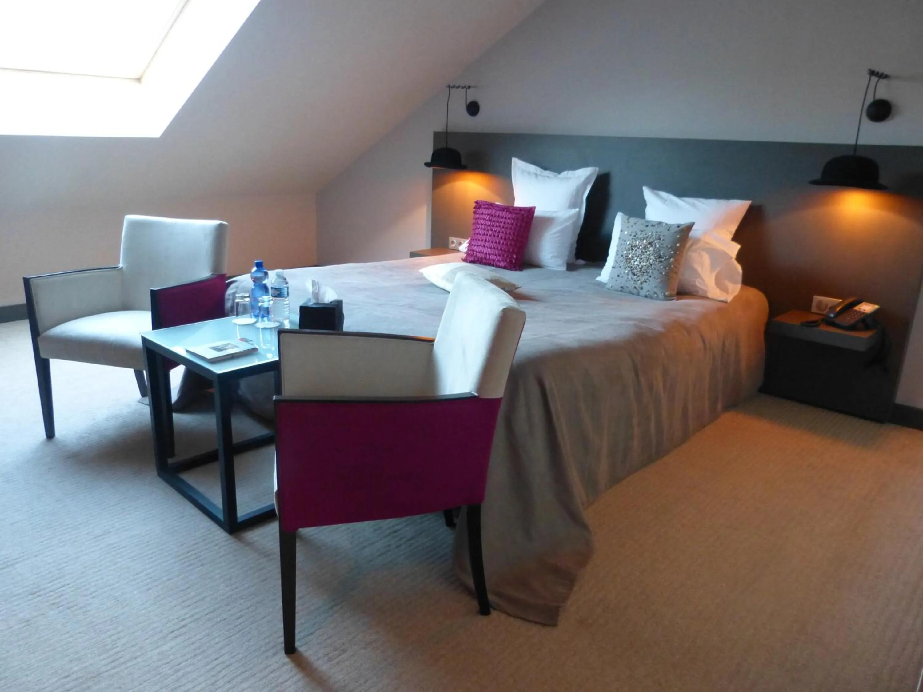 Bed in L'Aubinière Hôtel Restaurant & Spa