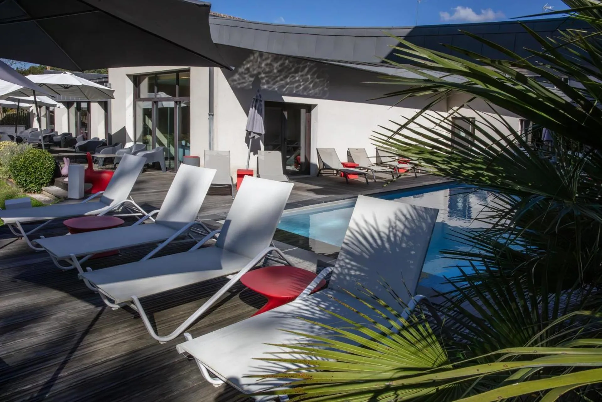 Swimming pool in L'Aubinière Hôtel Restaurant & Spa