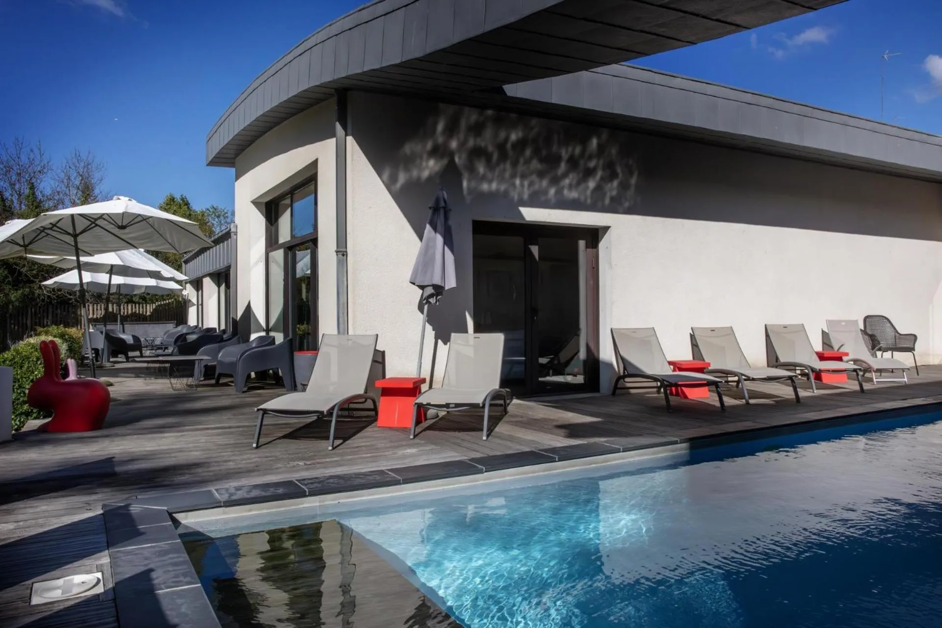 Swimming pool in L'Aubinière Hôtel Restaurant & Spa