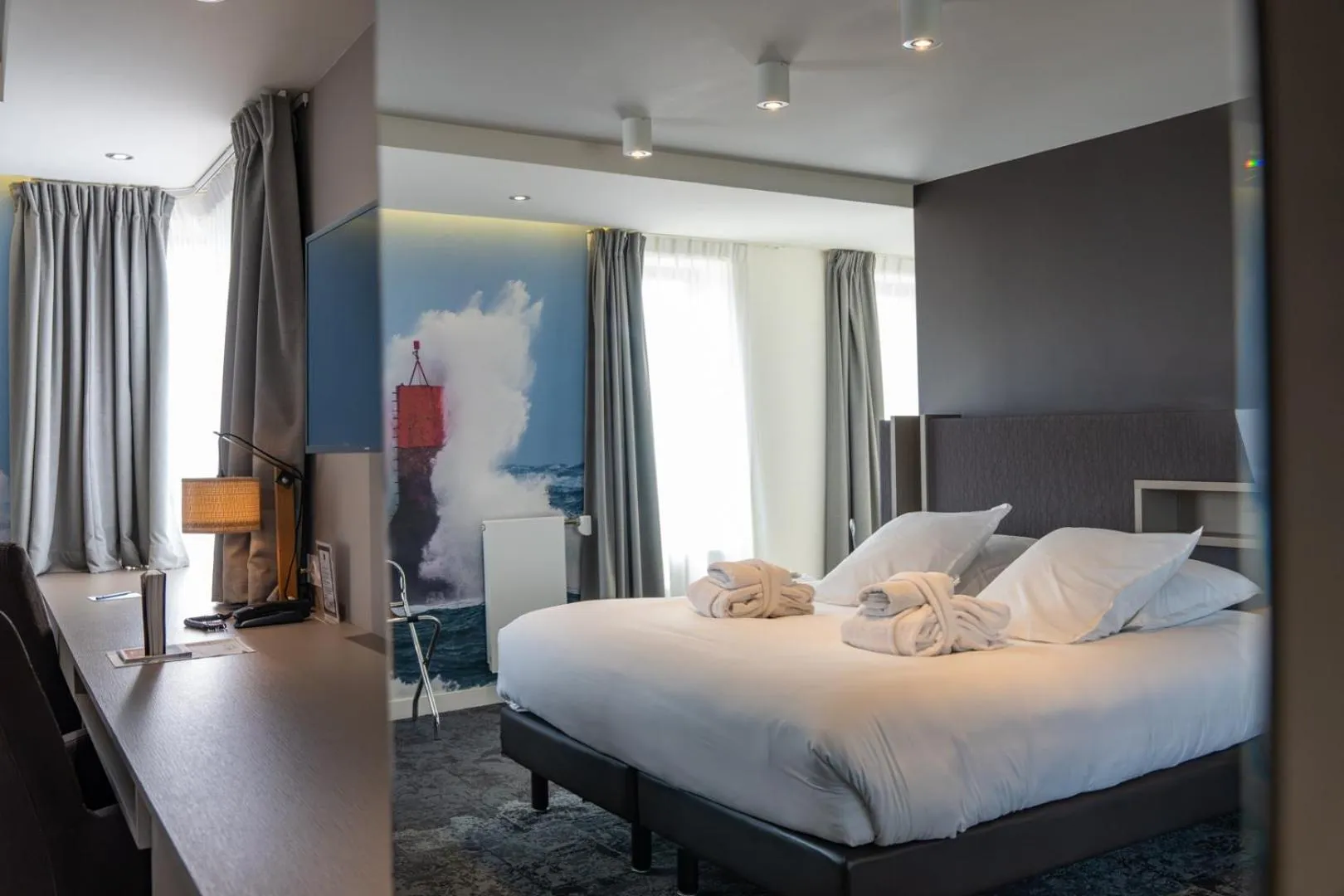 Bedroom, Bed in Hostellerie de la Pointe Saint-Mathieu - SPA & Restaurant