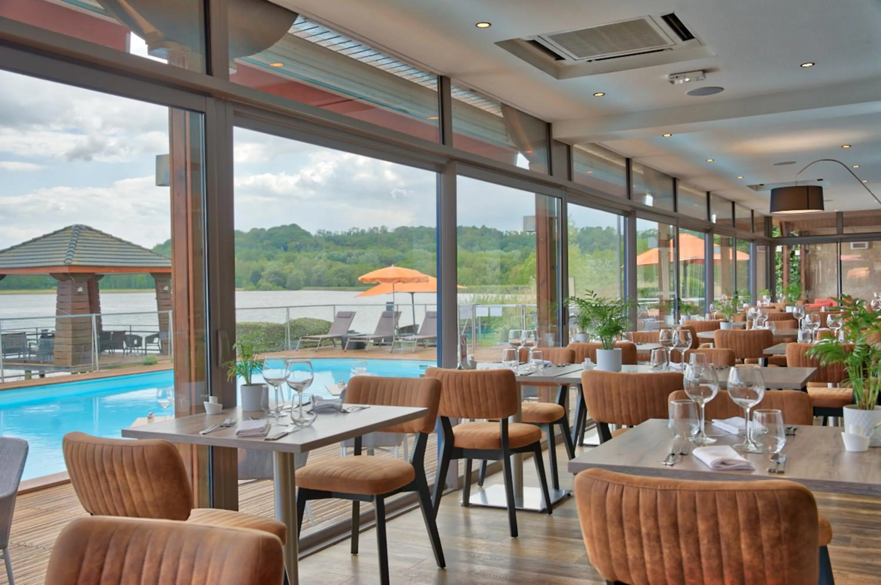 Restaurant/places to eat in Hôtel du Golf de l'Ailette, The Originals Relais