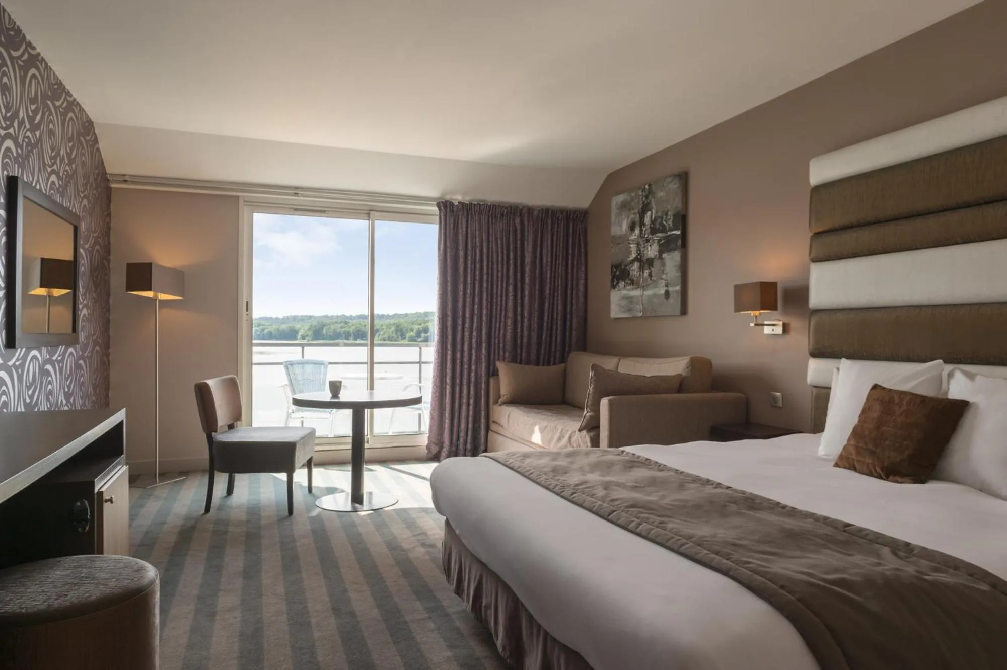 Bedroom, Bed in Hôtel du Golf de l'Ailette, The Originals Relais