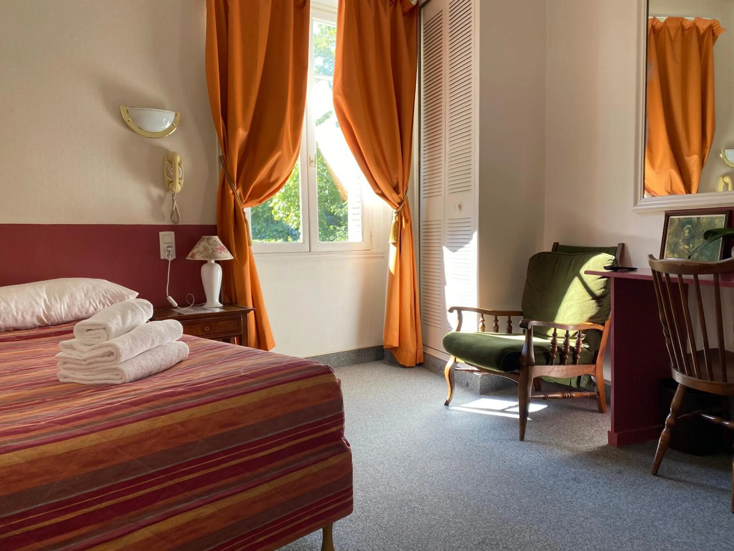 Seating area, Bed in Hôtel De France Et De Guise - 1891