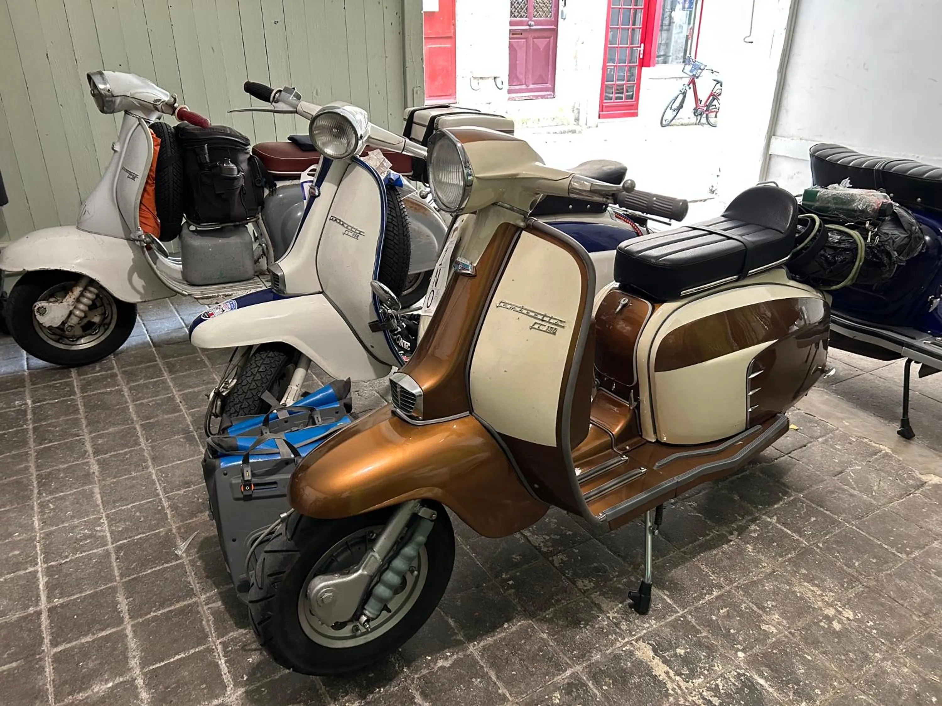 Cycling in Hôtel De France Et De Guise - 1891