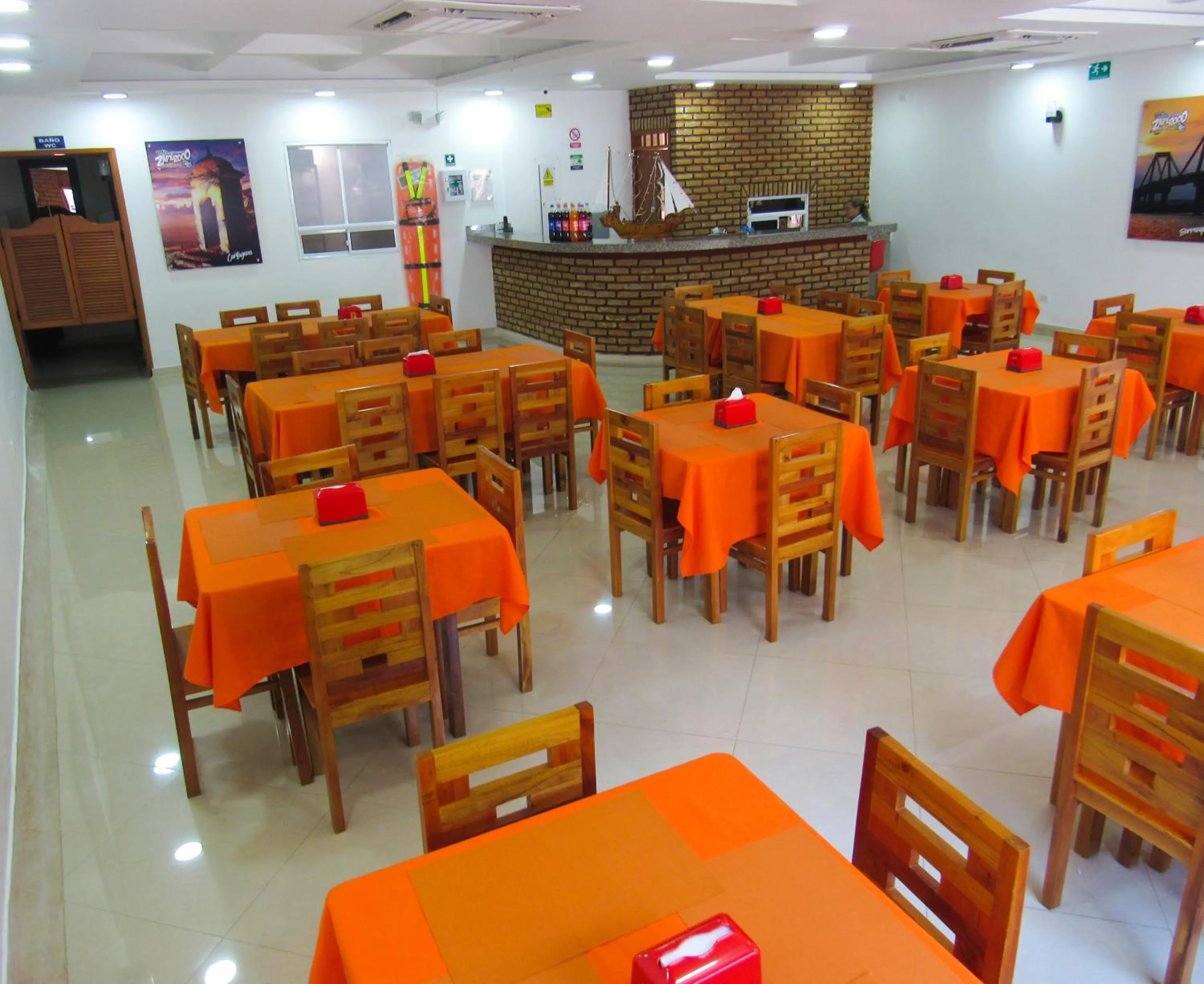 Restaurant/places to eat in Hotel NelyMar