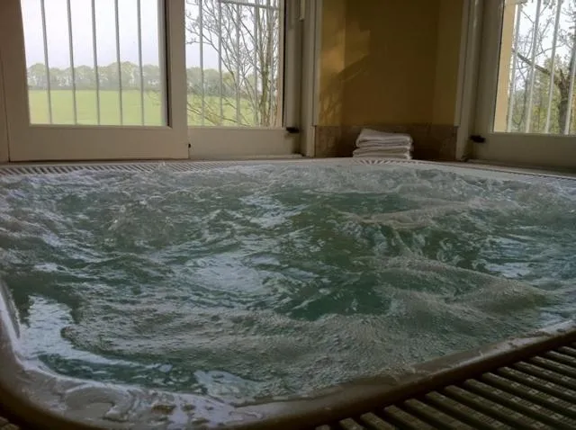 Hot Tub in Logis La Marjolaine