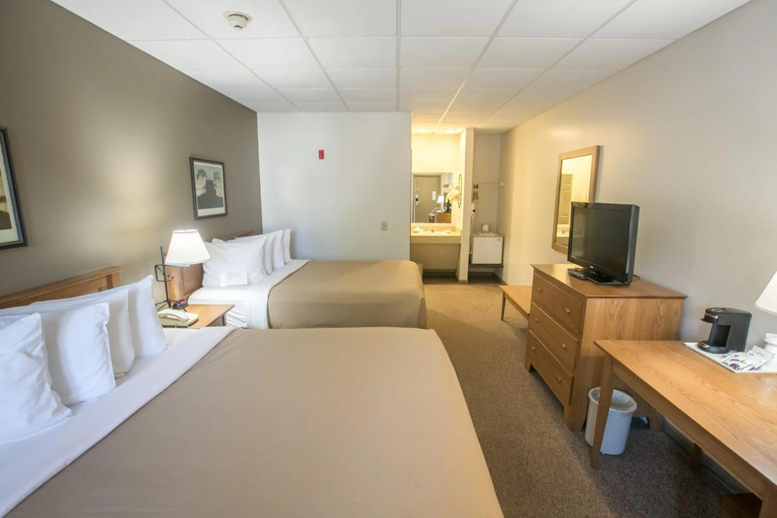 Photo of the whole room, Bed in Lodging on the Square