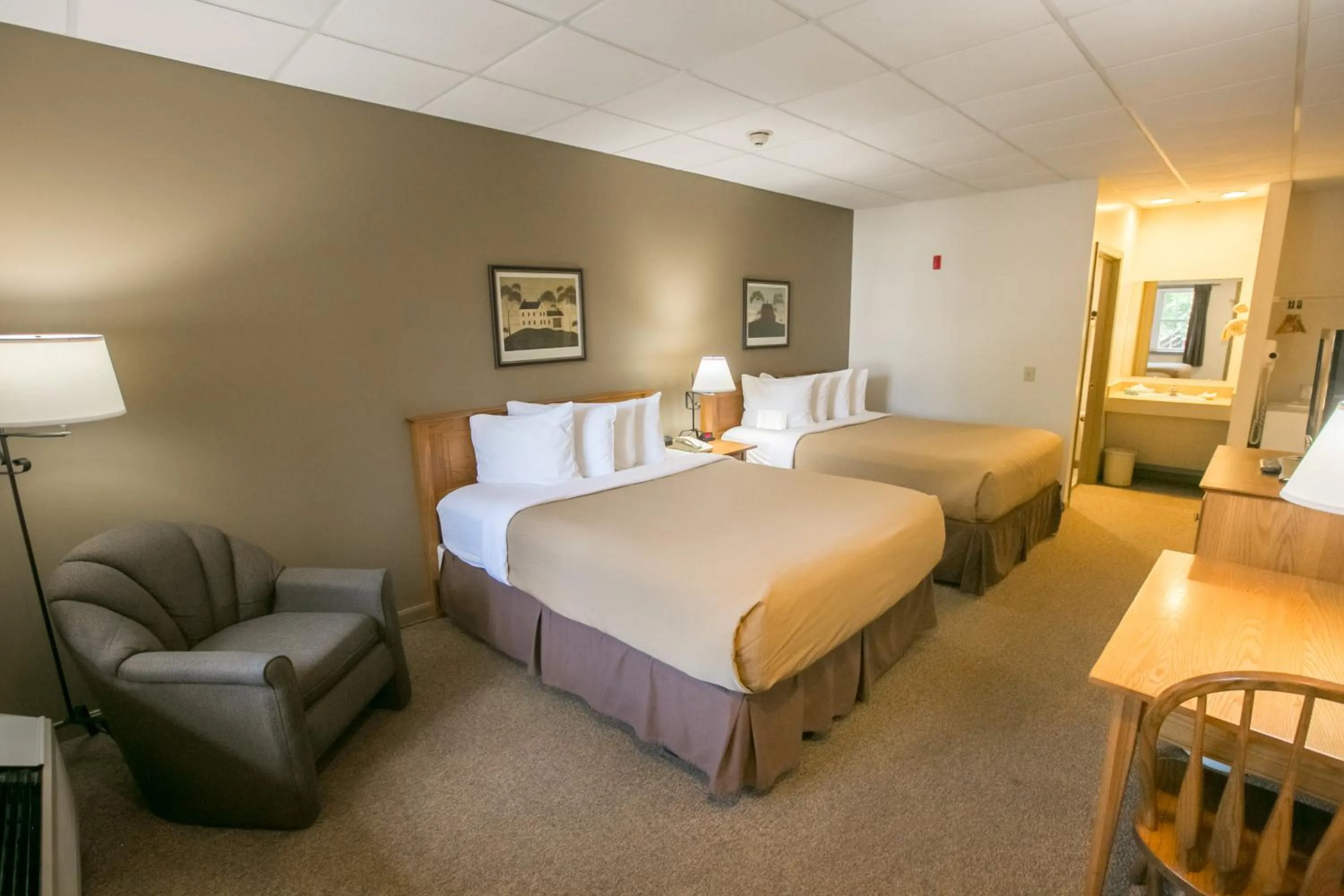 Photo of the whole room, Bed in Lodging on the Square