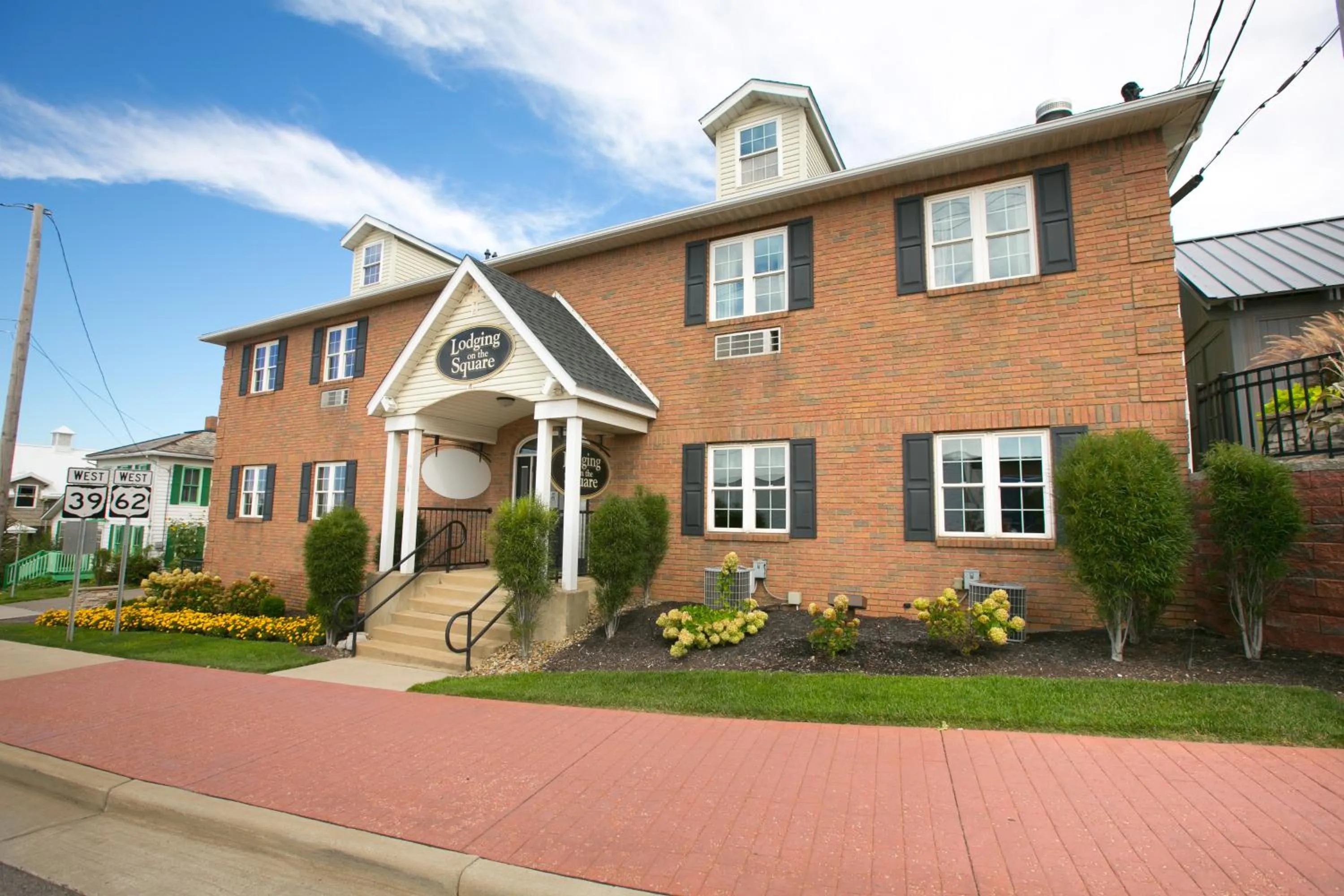 Facade/entrance in Lodging on the Square
