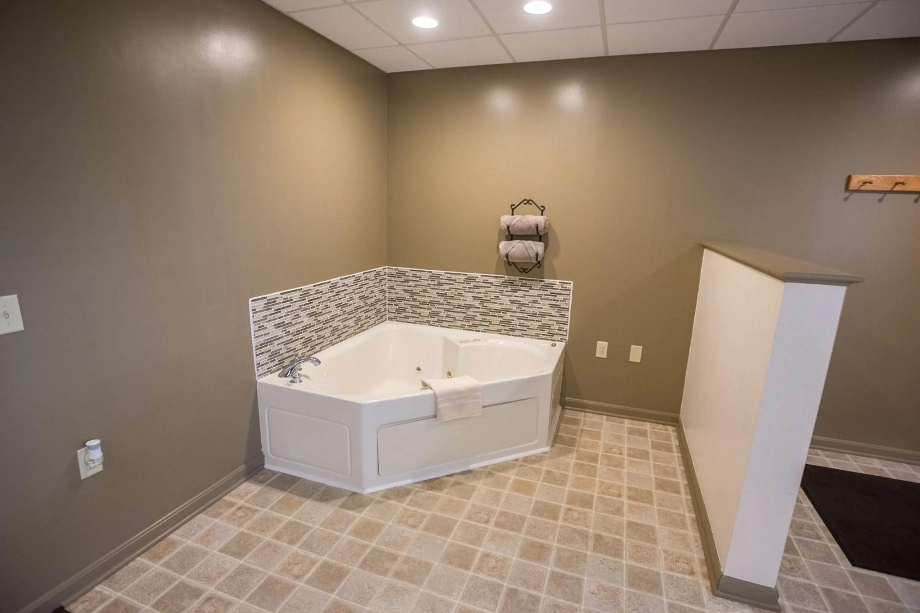 Hot Tub in Lodging on the Square