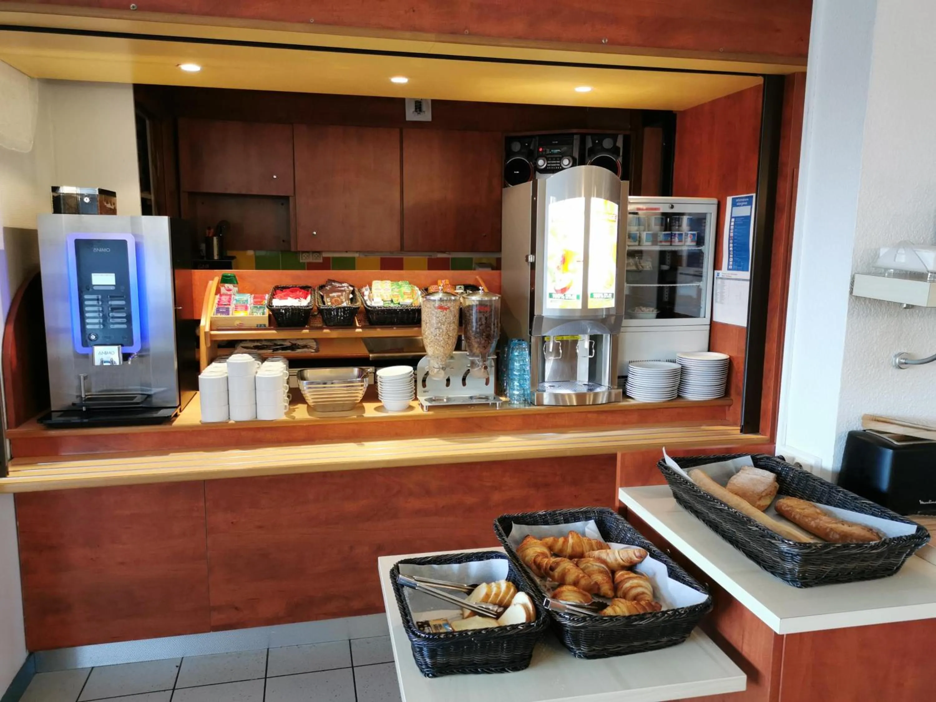 Breakfast in ibis budget Nuits Saint Georges