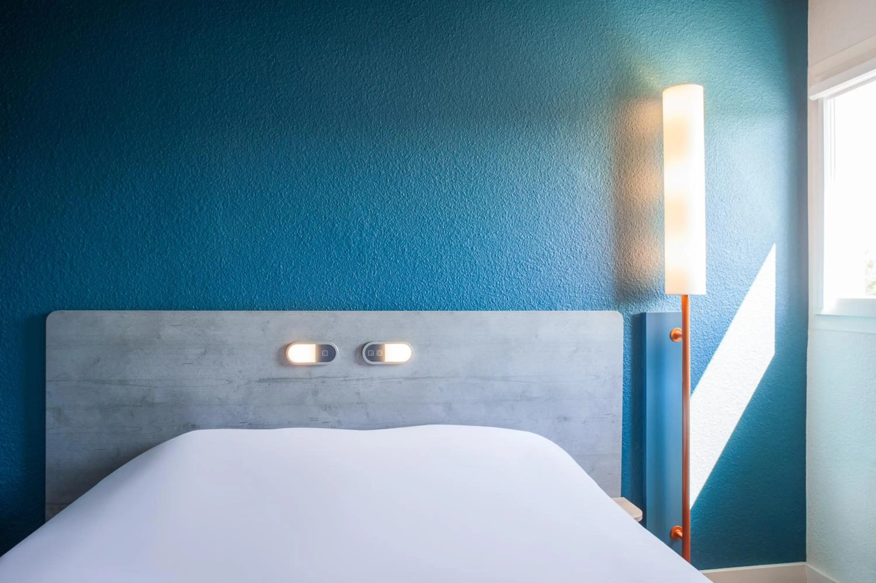 Bedroom, Bed in ibis budget Nuits Saint Georges