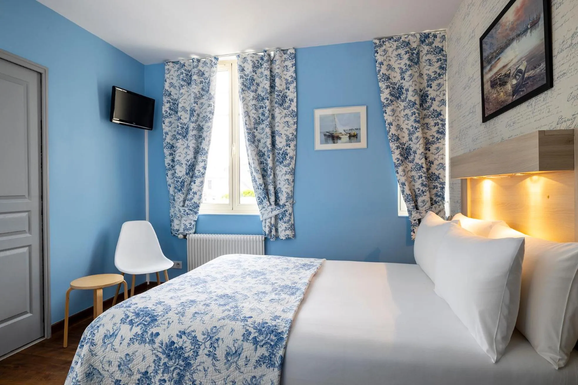 Bed in Hôtel de Lion sur Mer