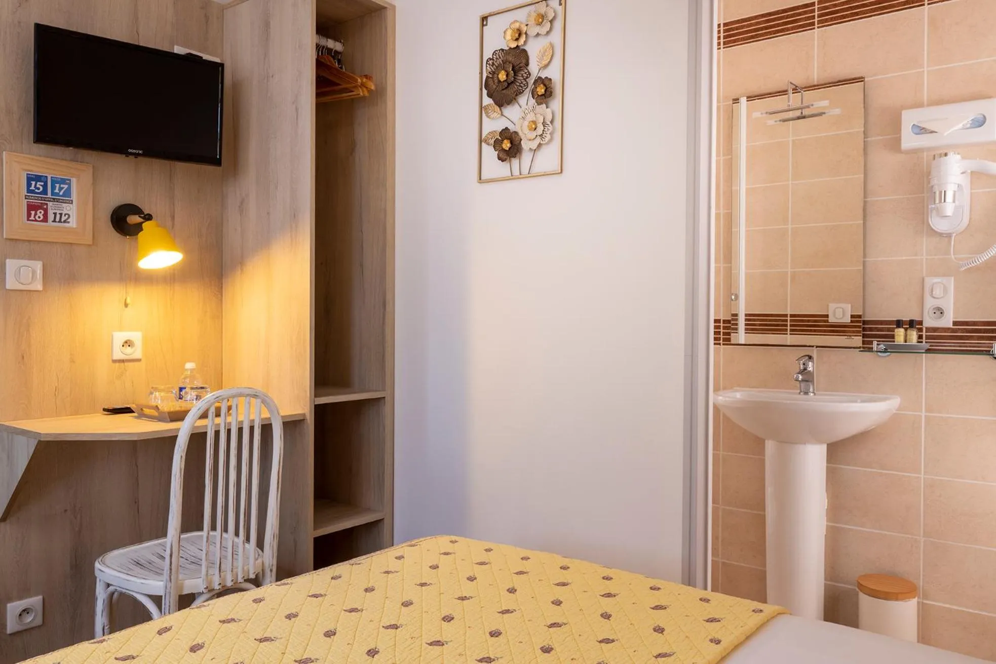 Guests in Hôtel de Lion sur Mer