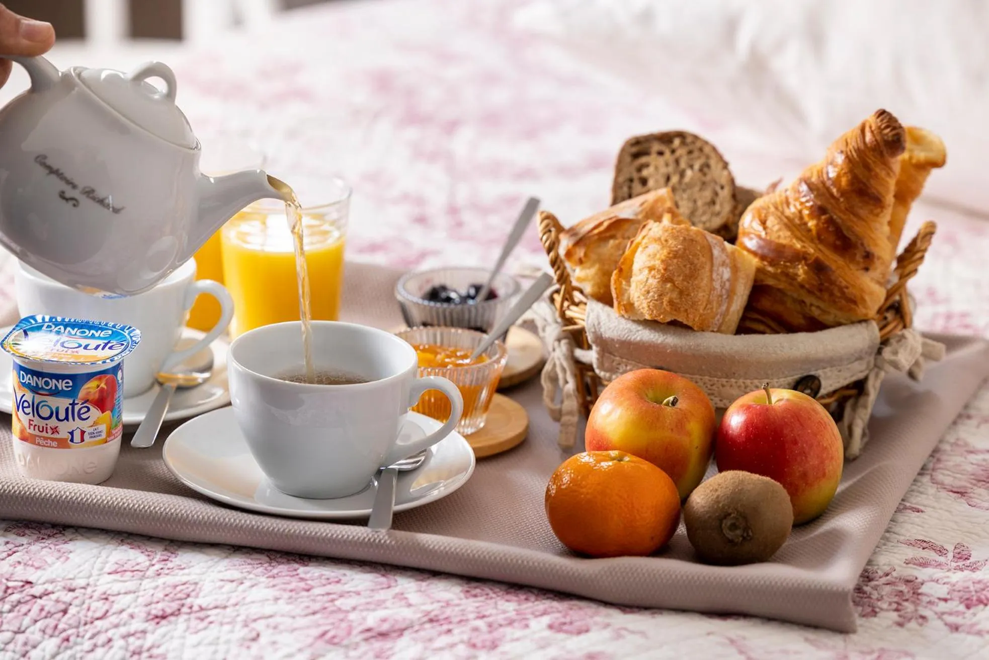 Toilet in Hôtel de Lion sur Mer