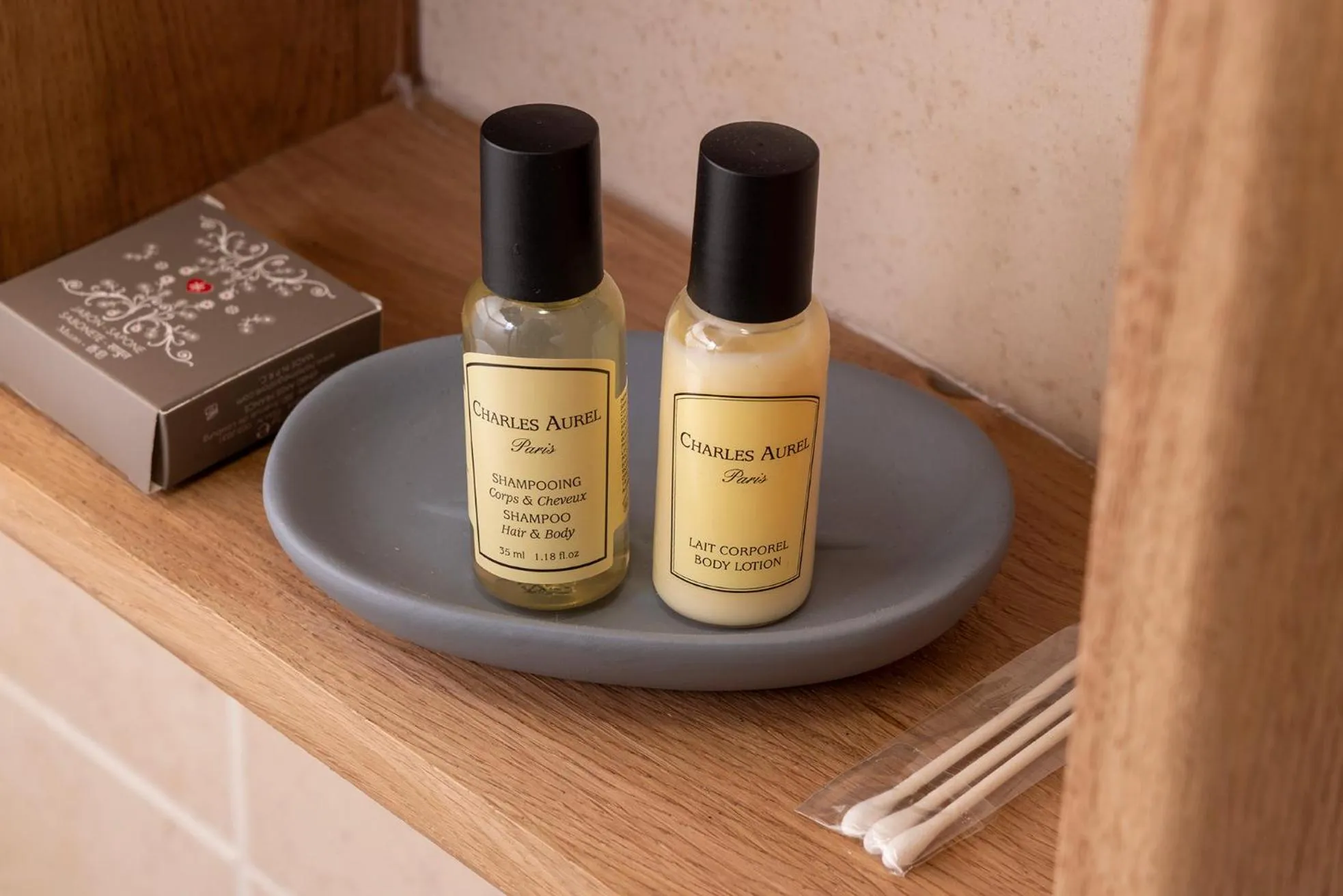 Shower in Hôtel de Lion sur Mer