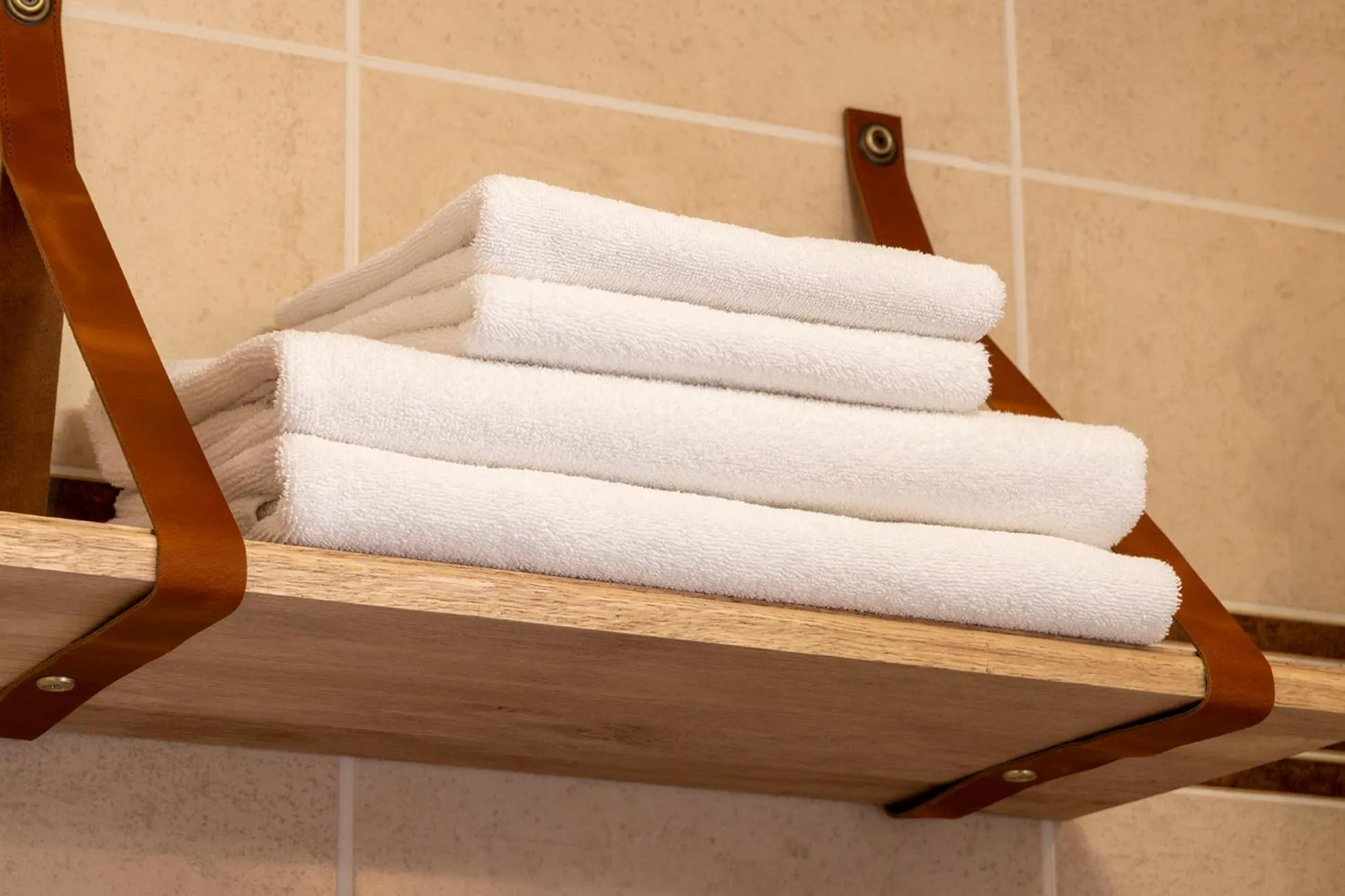 towels in Hôtel de Lion sur Mer