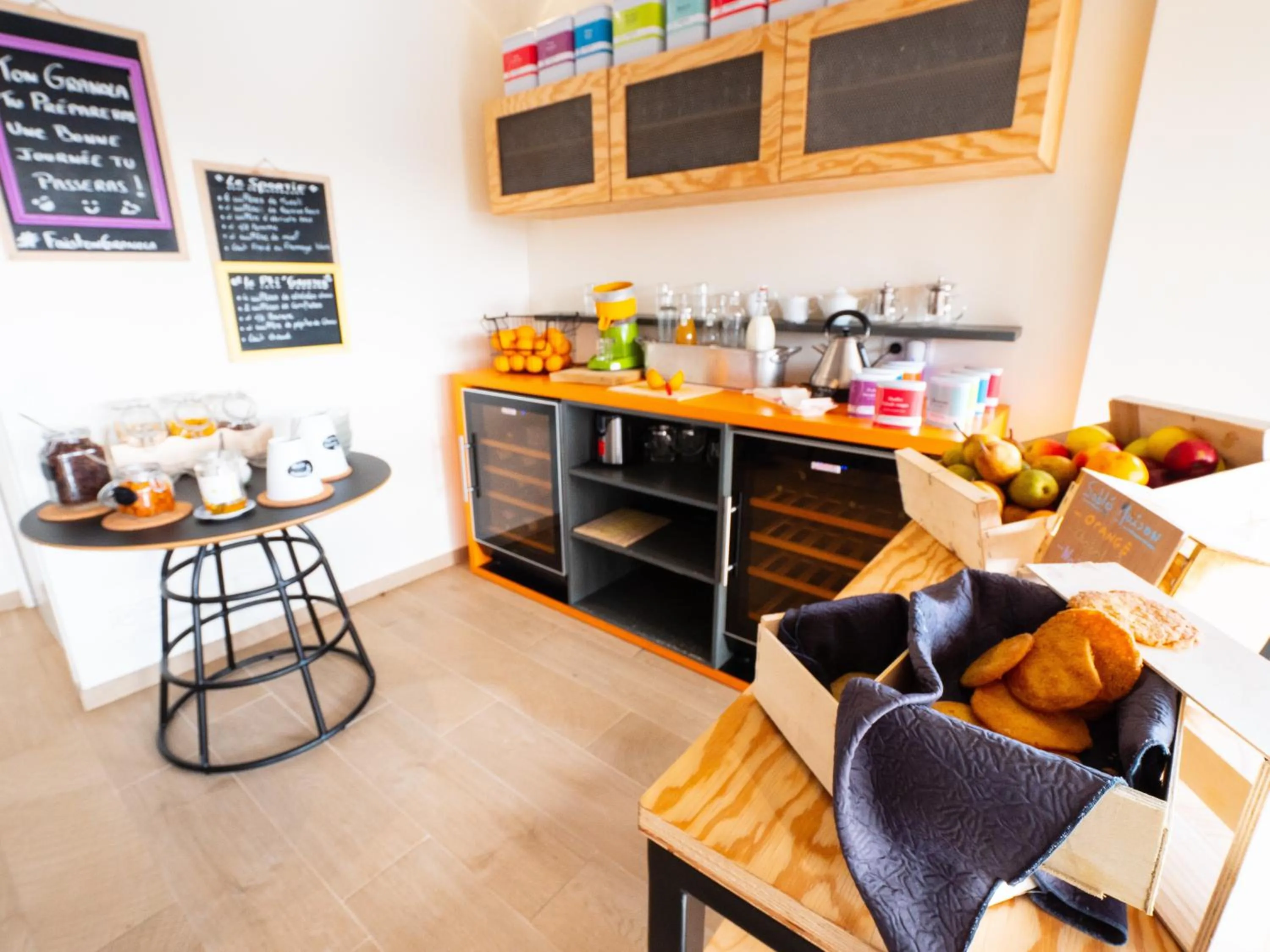 Food and drinks in greet Hotel Beaune