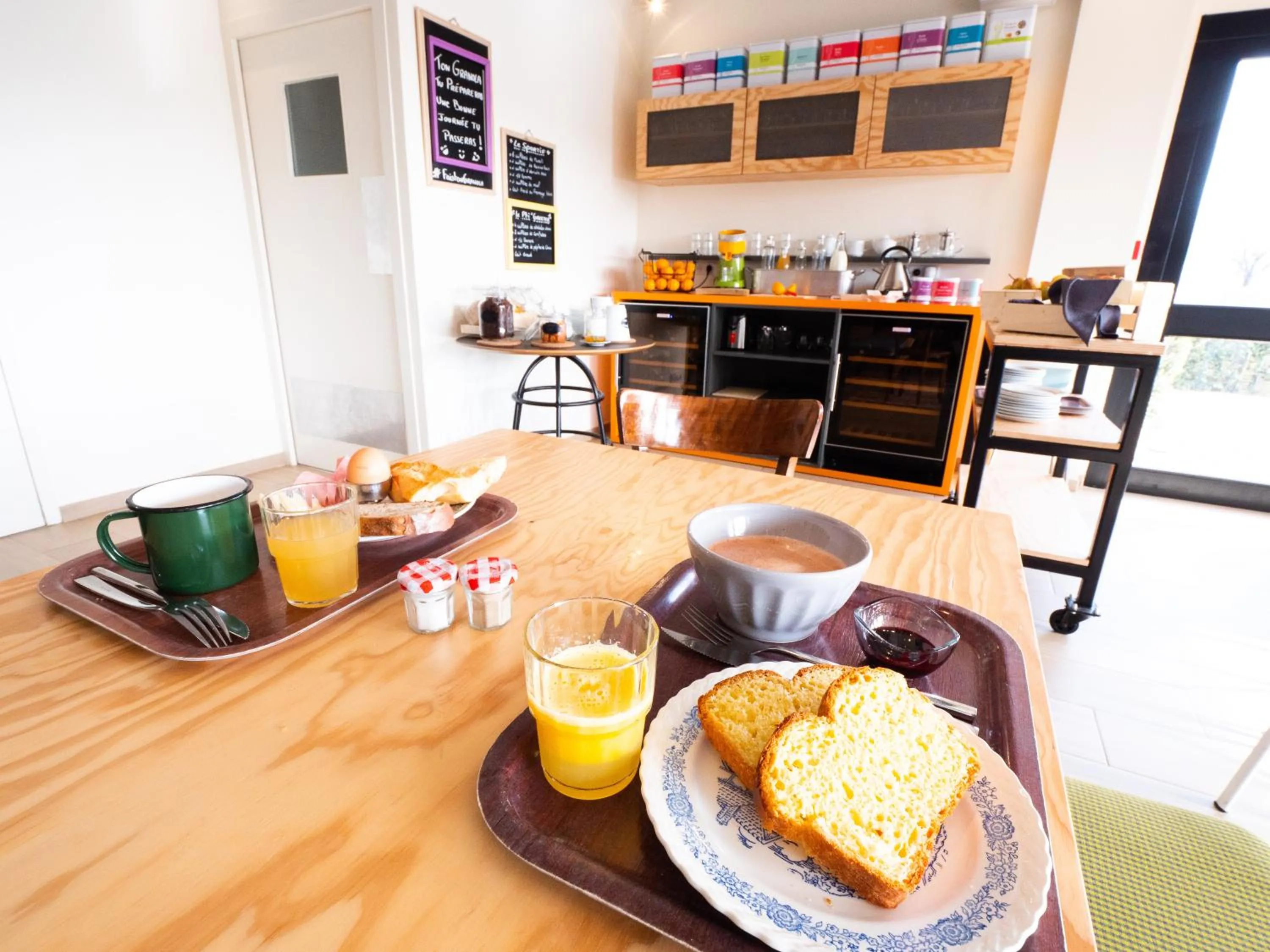 Food and drinks in greet Hotel Beaune