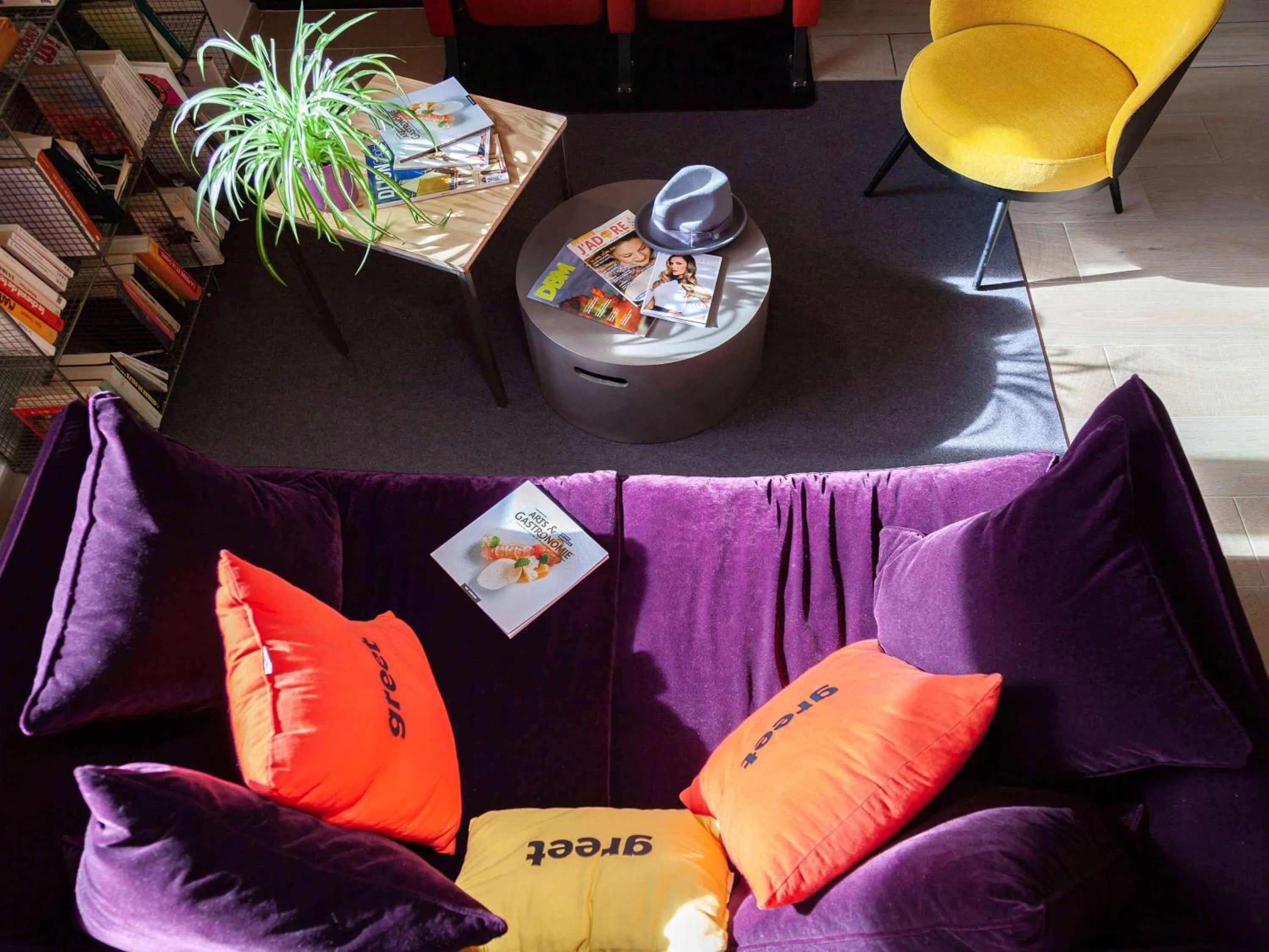 Lounge or bar in greet Hotel Beaune