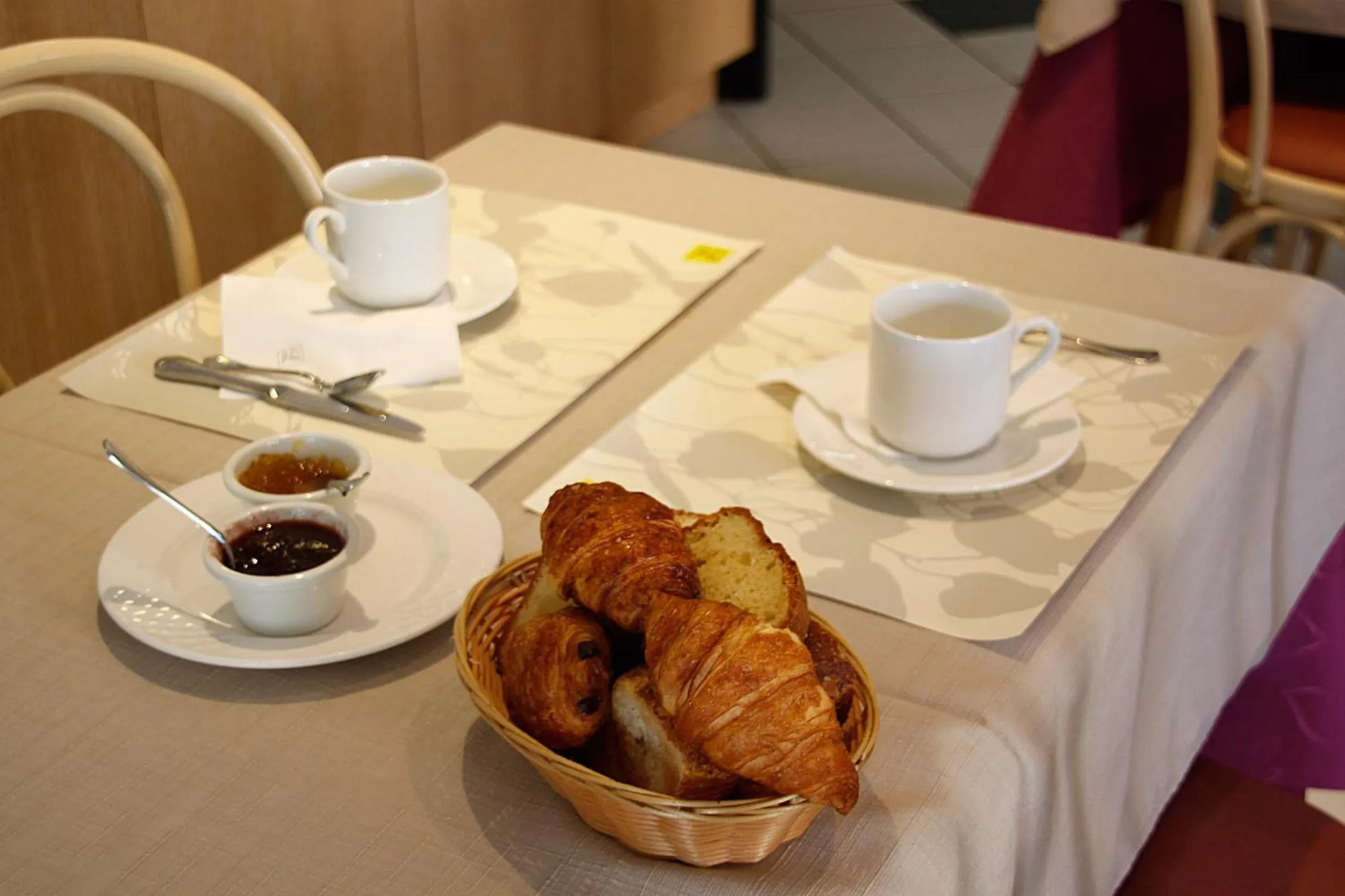 Continental breakfast in Chez Terrassier - Logis Hôtels - Hotel et Restaurant