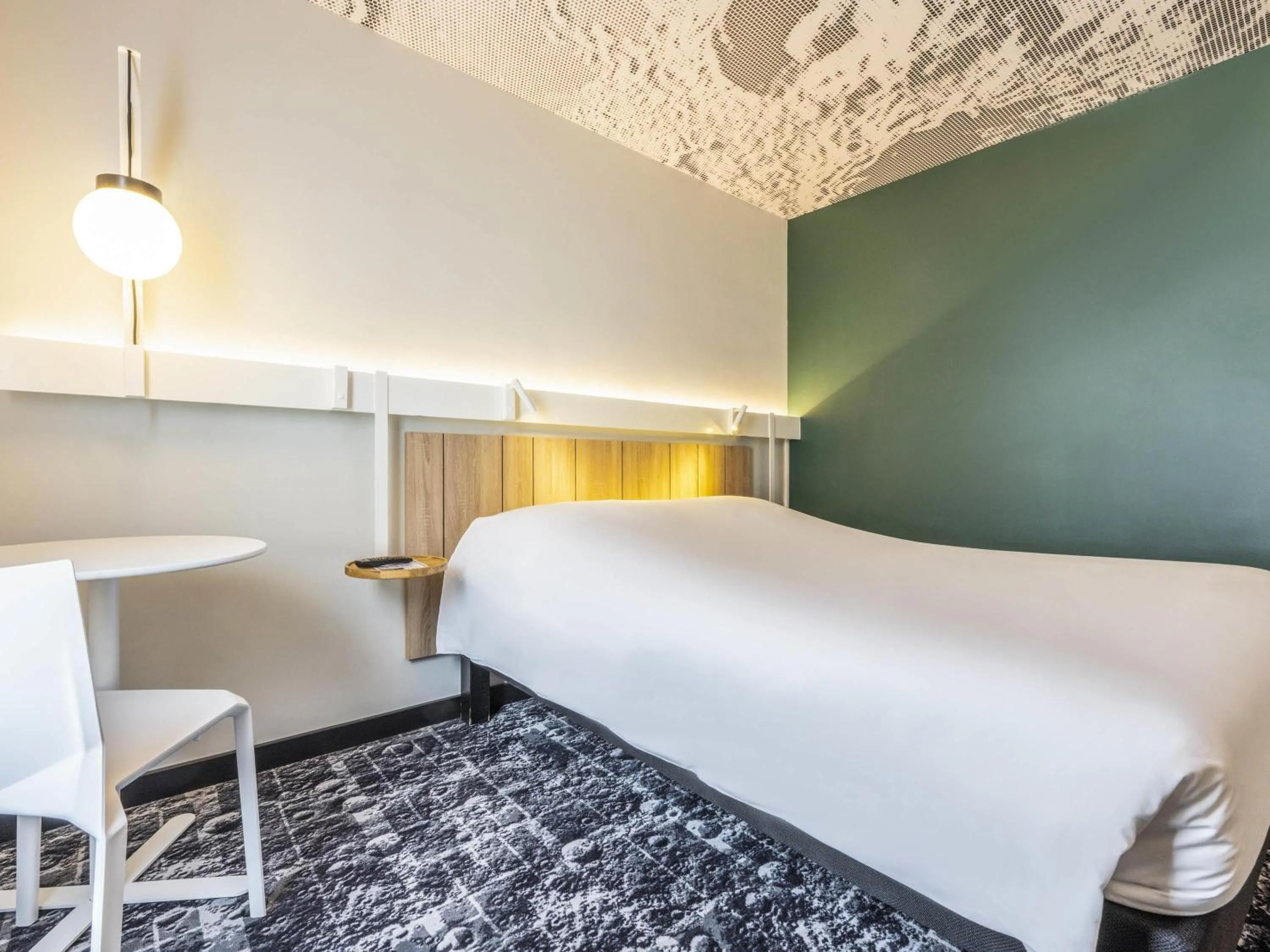 Bedroom, Bed in ibis Beaune Centre