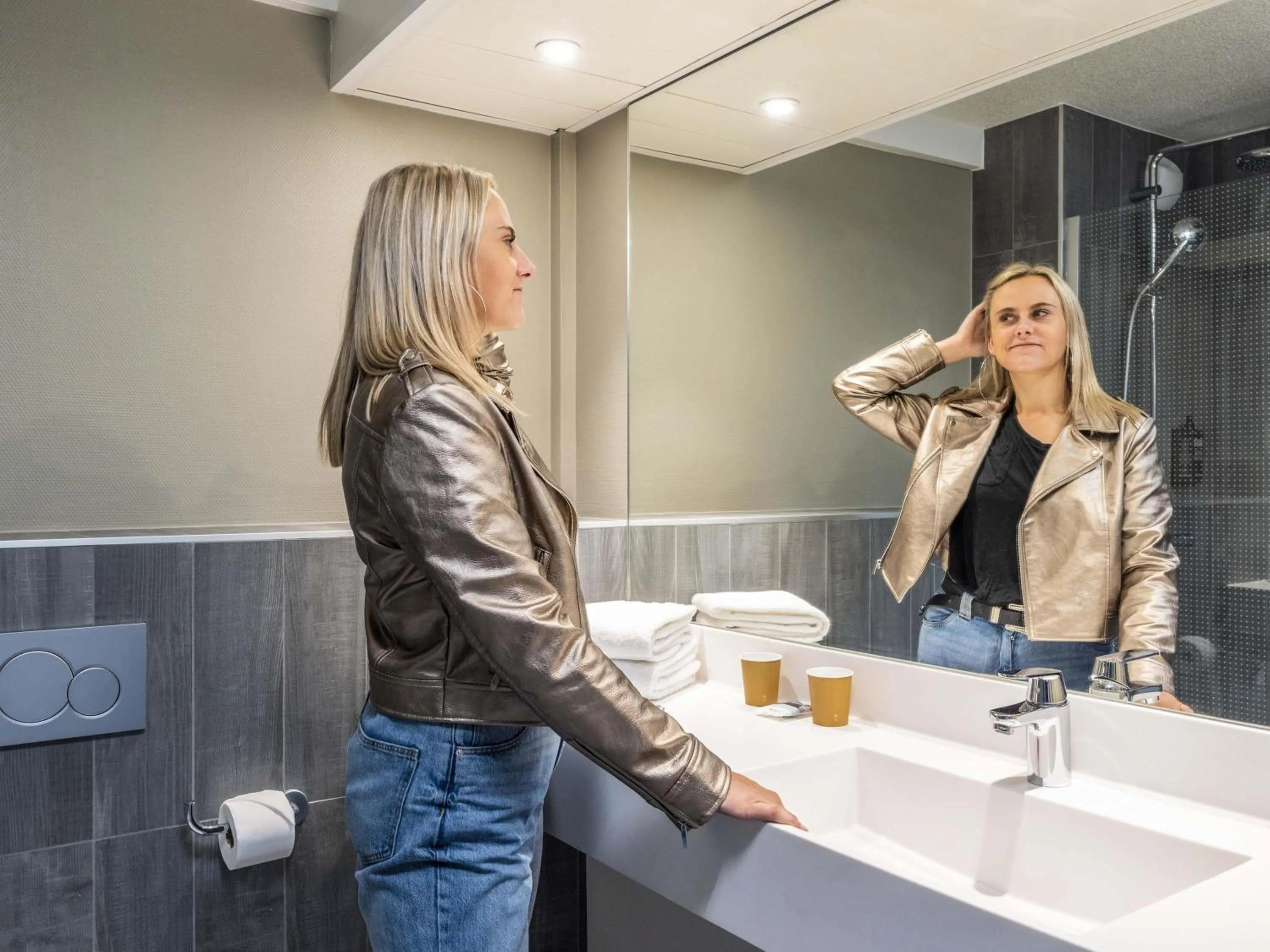 Bedroom in ibis Beaune Centre
