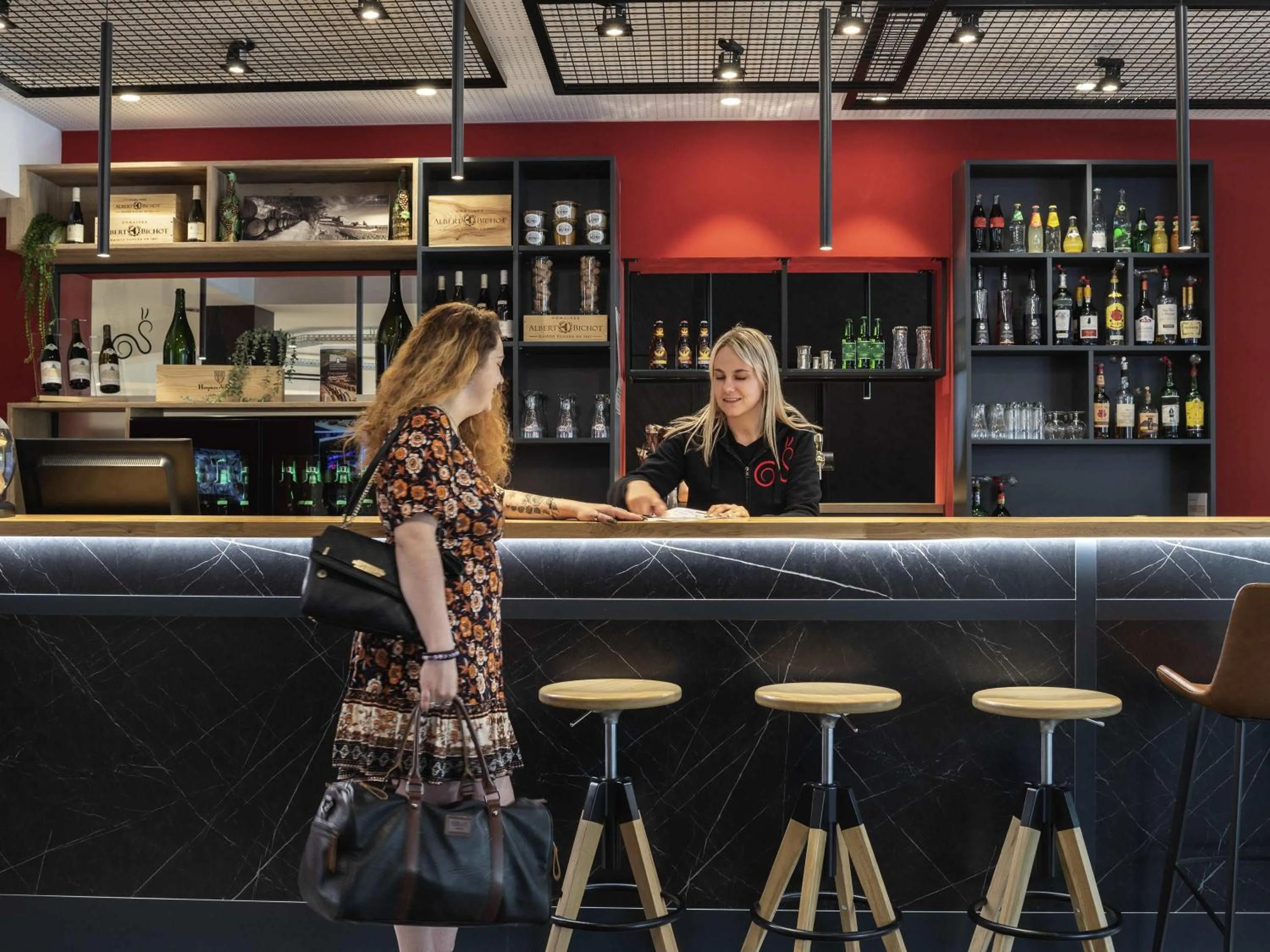 Lounge or bar in ibis Beaune Centre