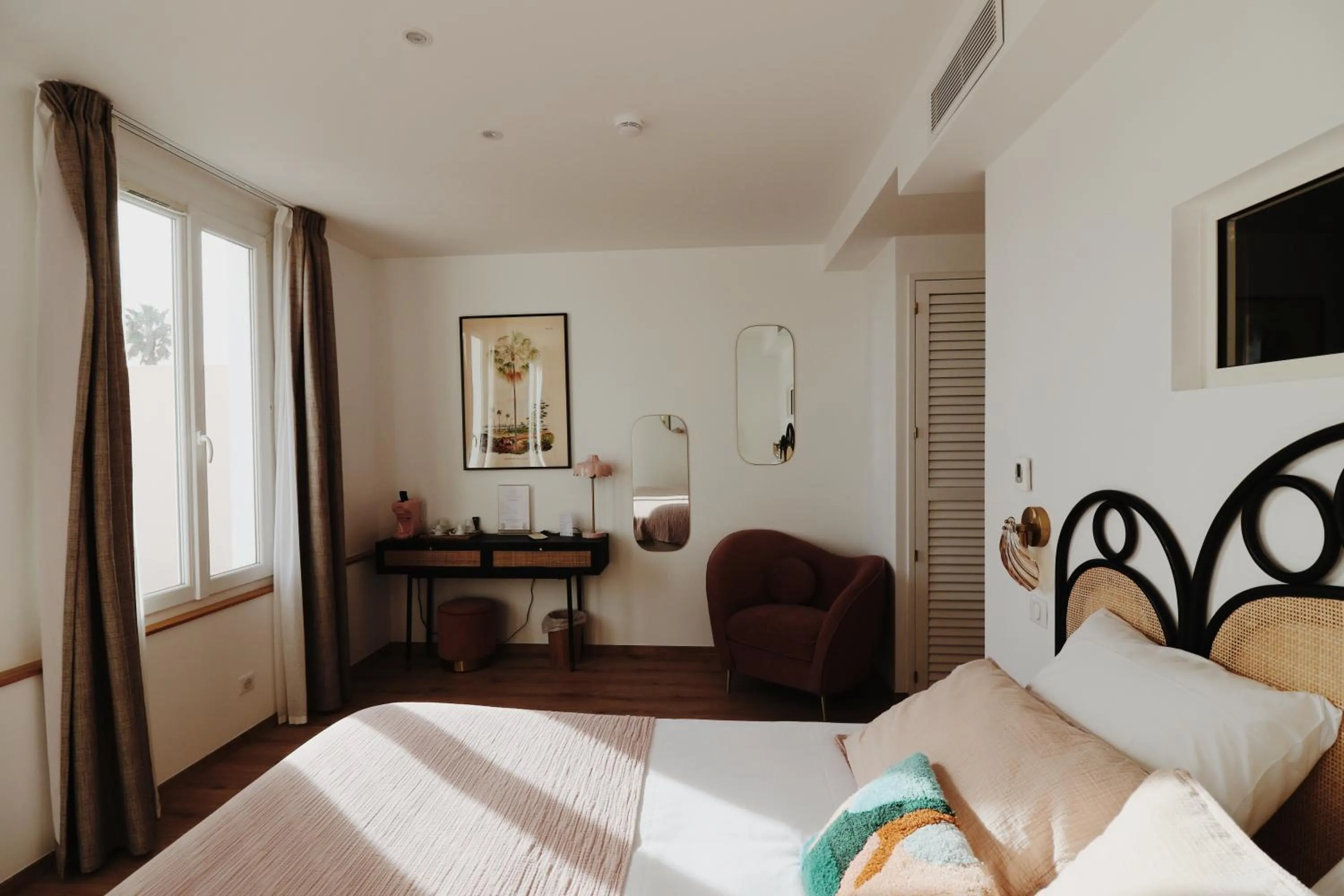 Bedroom, Bed in Le Rose Thé