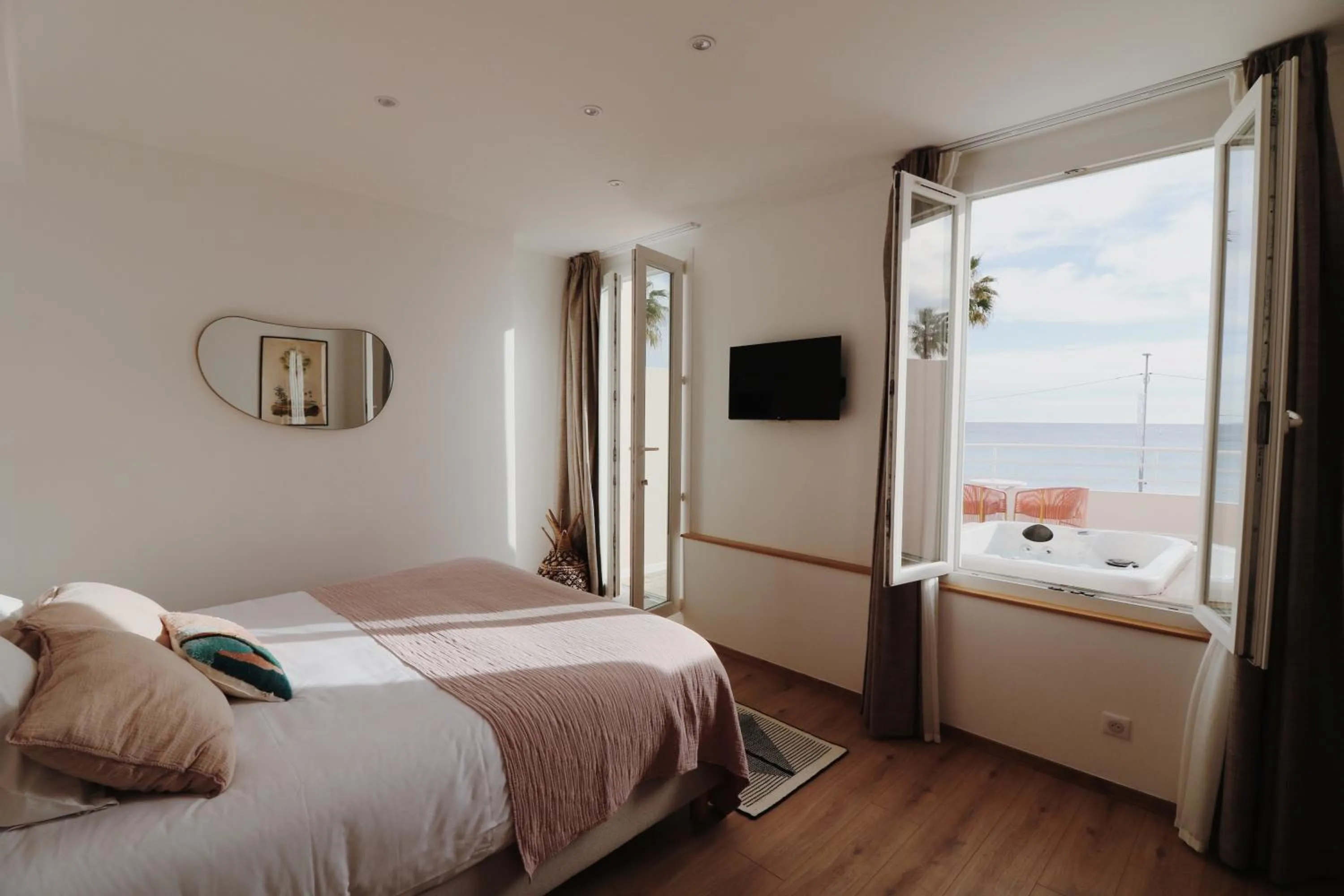 Bedroom, Bed in Le Rose Thé