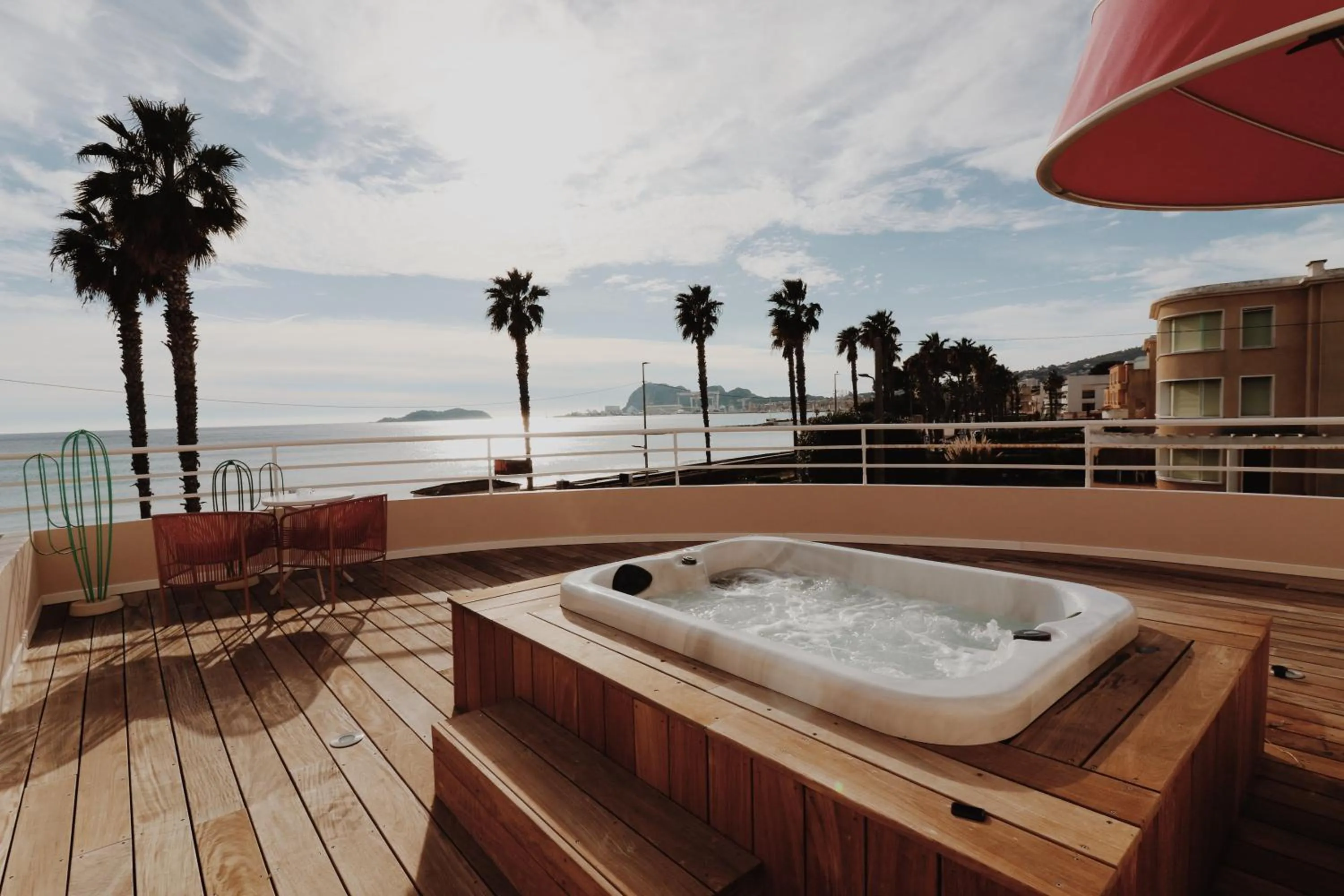 Hot Tub in Le Rose Thé